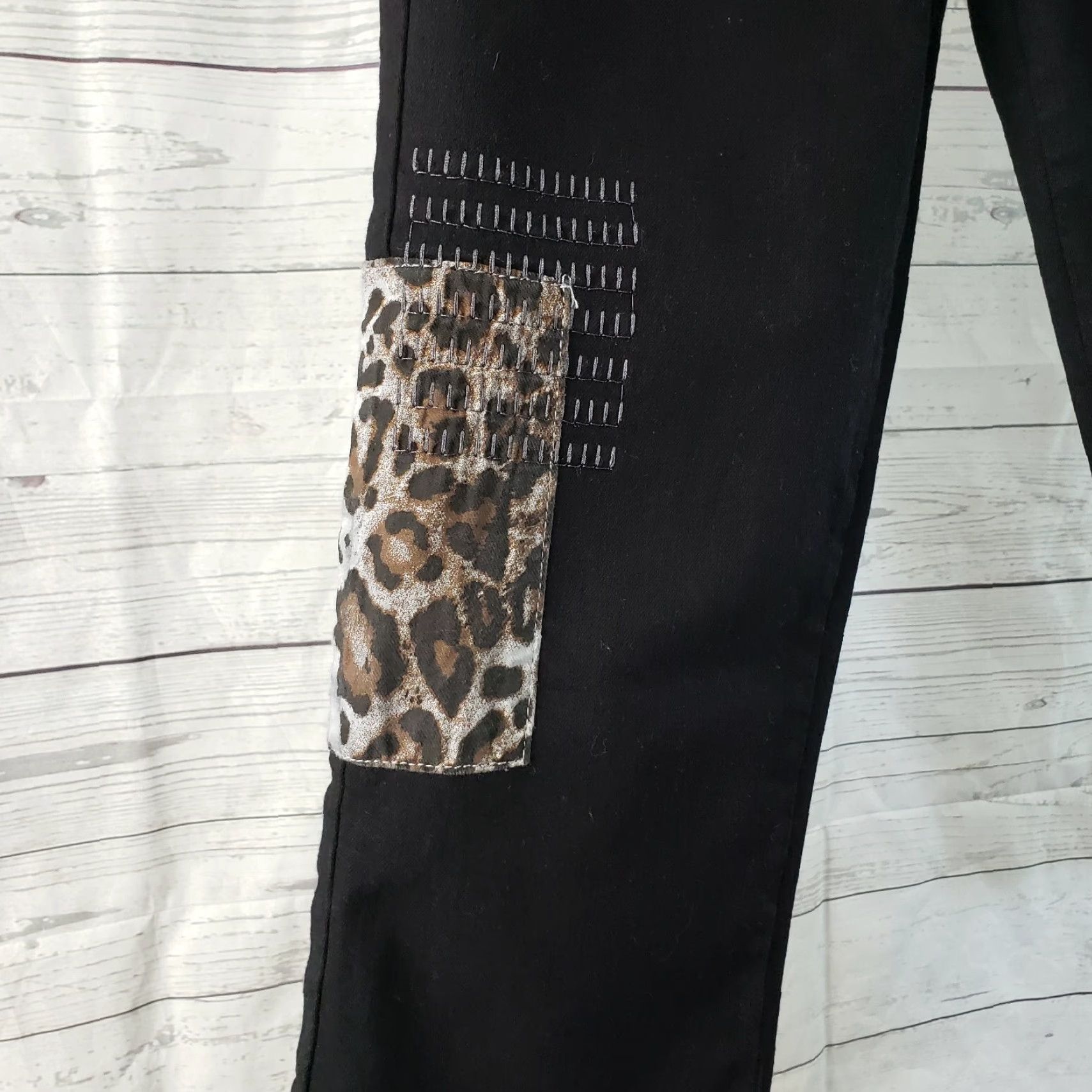 Vintage DG2 Diane Gilman Womens Cropped Jeans Sz 6P Black Embroidered Patches 20" Inseam Petite Rise 9.5" Cotton Blend Denim Shirt? Size 28" / US 6 / IT 42 - 2 Thumbnail