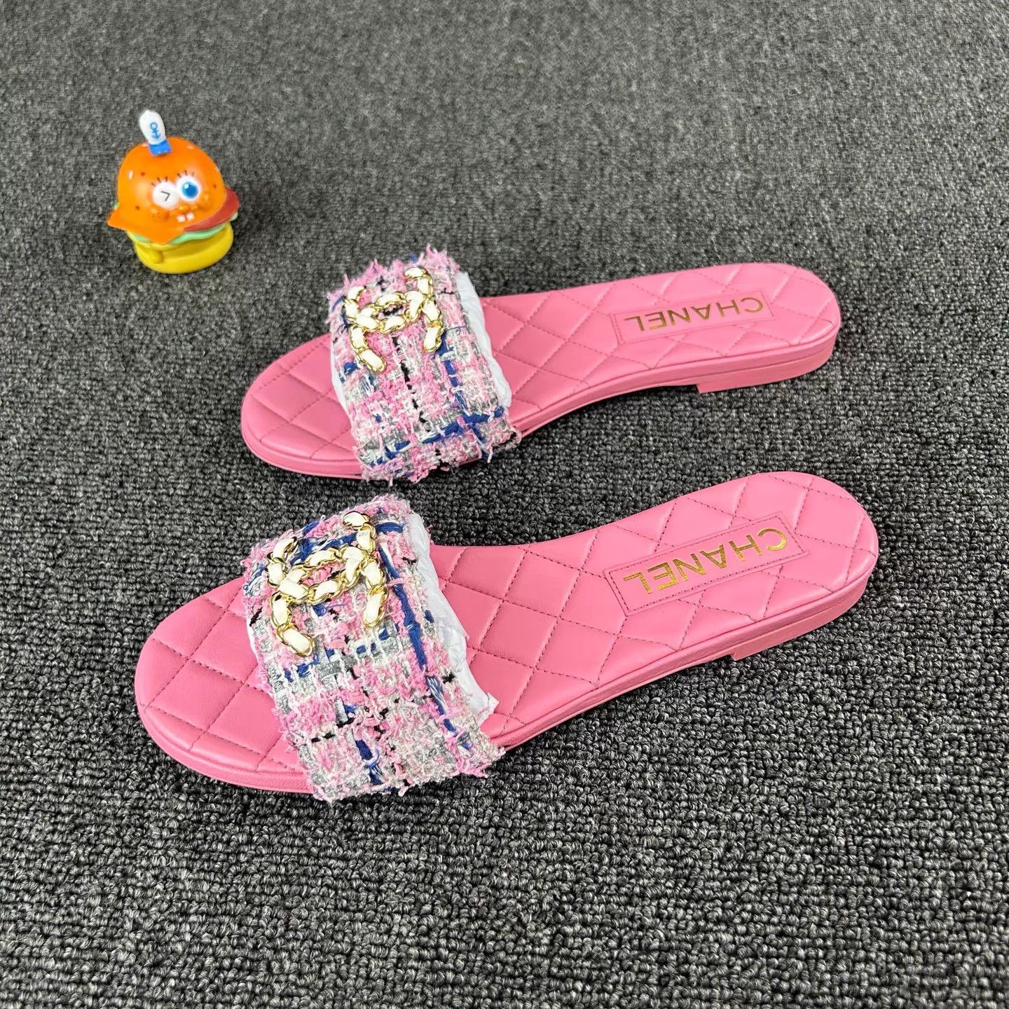 Chanel Chanel 23P Pink Woven Tweed Slides 36.5 Size US 6 / IT 36 - 1 Thumbnail