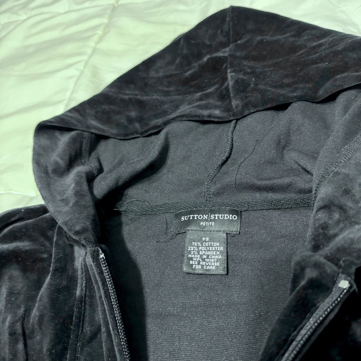 Sutton Studio × Vintage Black Y2K Velour Hoodie Pullover Size L / US 10 / IT 46 - 5 Thumbnail