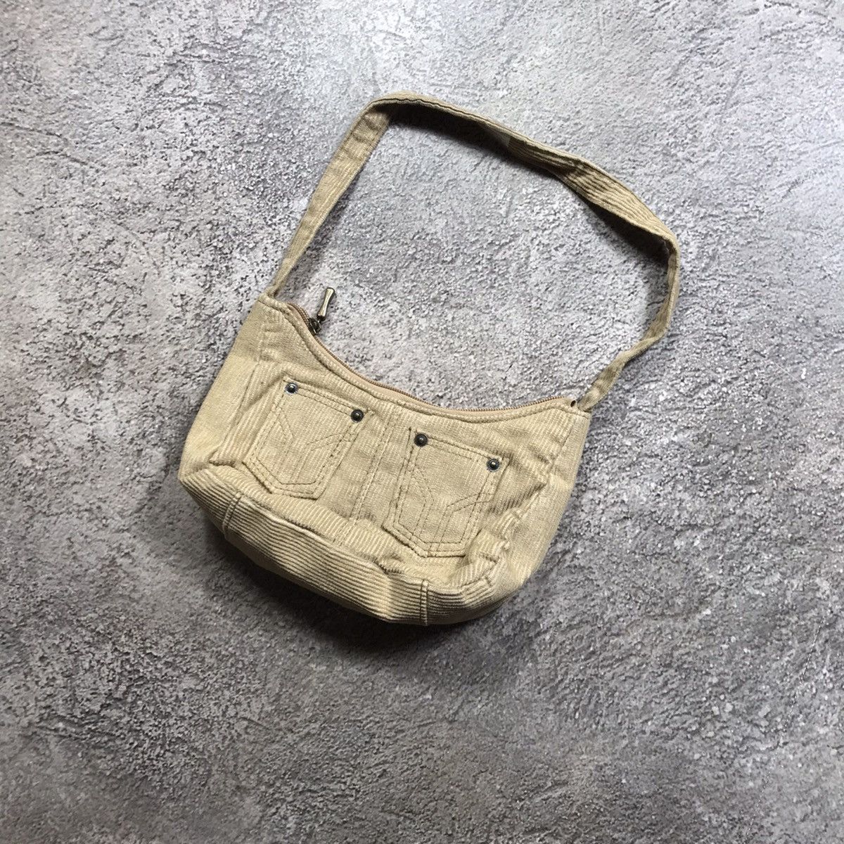Vintage Vintage Y2K Cream Crossbody Bag Japanese Streetwear Faded OS Size ONE SIZE - 2 Thumbnail