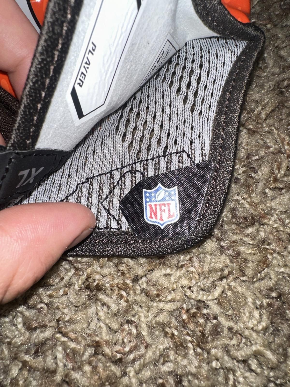 Nike Nike NFL Cleveland Browns Vapor Knit On Field Football Gloves Size ONE SIZE - 10 Thumbnail