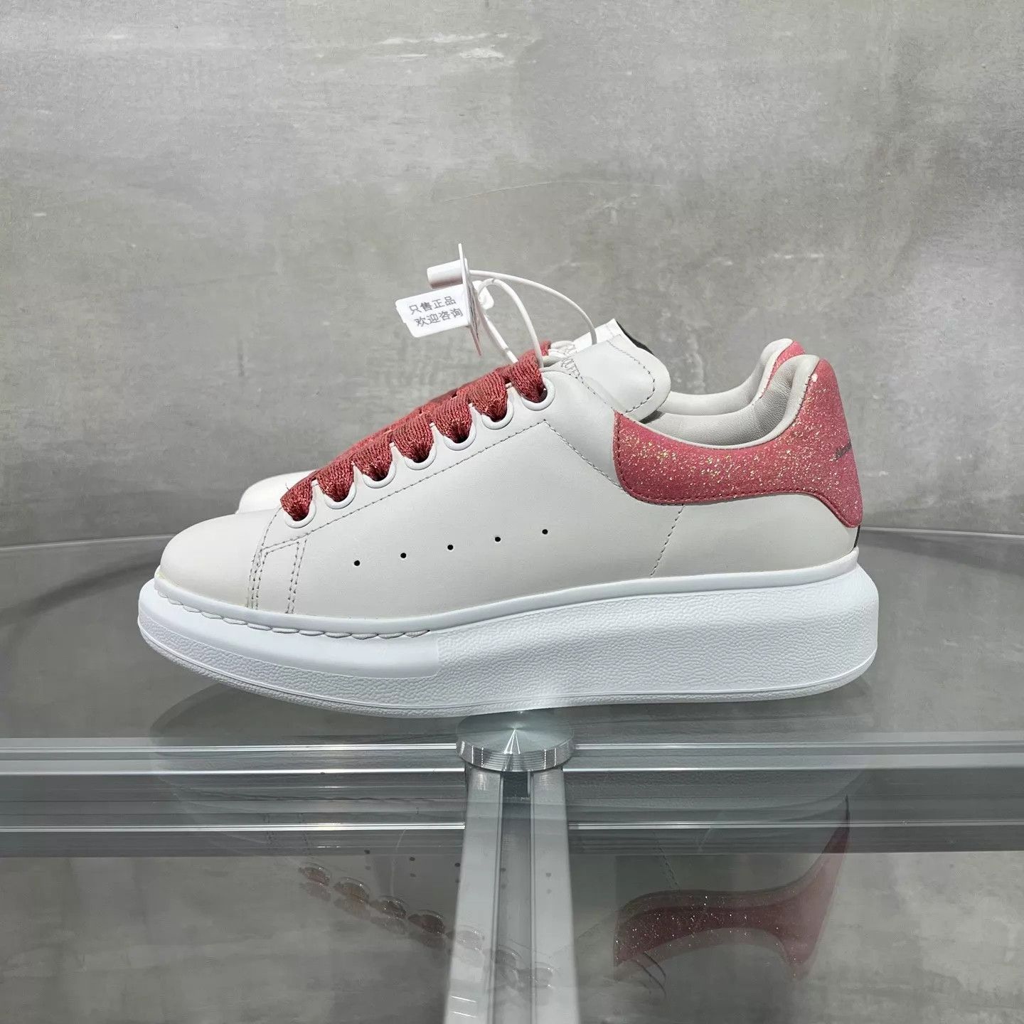Alexander McQueen Alexander McQueen women's shimmer white sneakers 36 Size US 5.5 / IT 35.5 - 3 Thumbnail