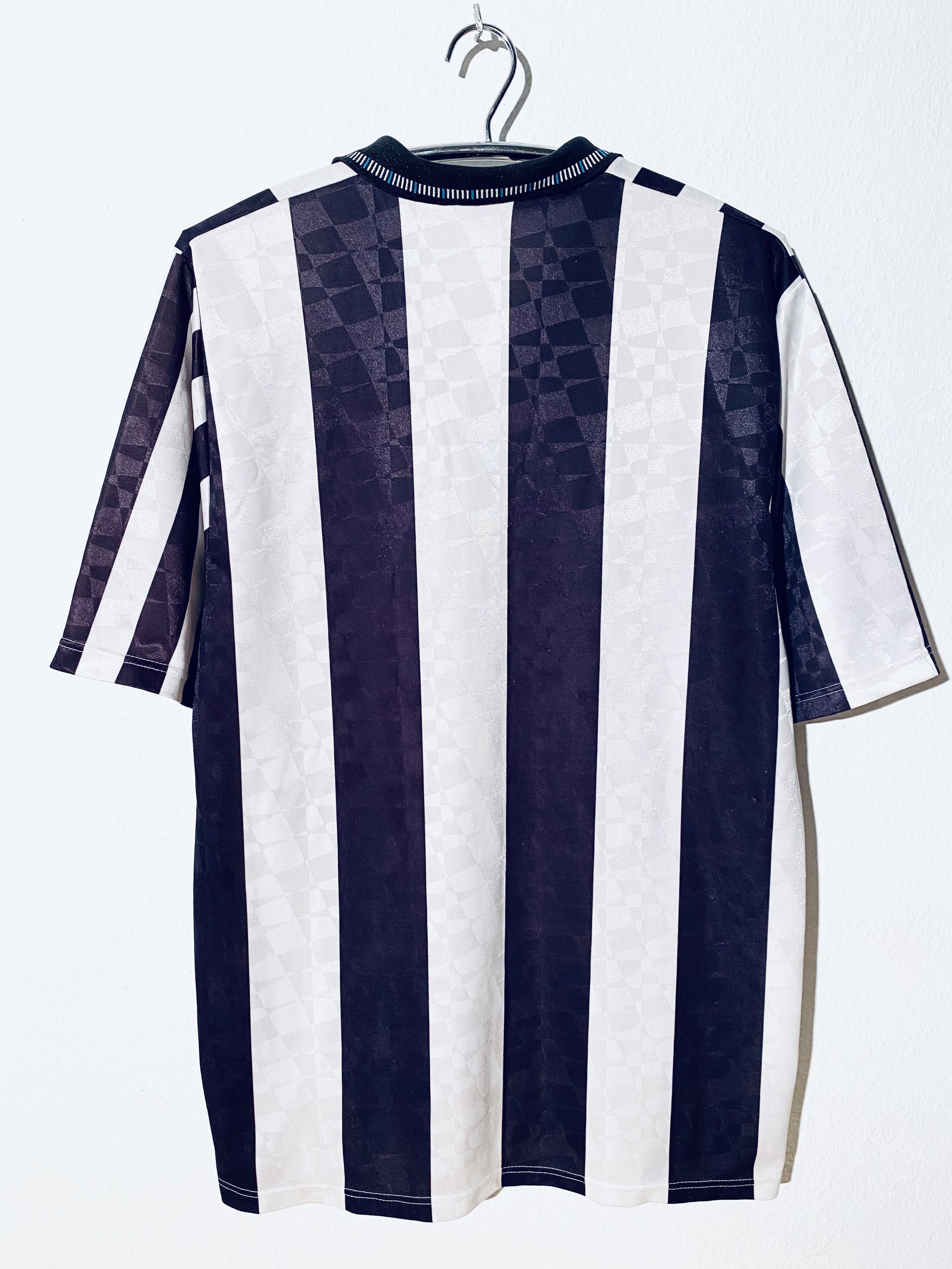 Umbro Newcastle United Home Football Shirt 1990 - 1991 - 1992 Size US XL / EU 56 / 4 - 2 Thumbnail