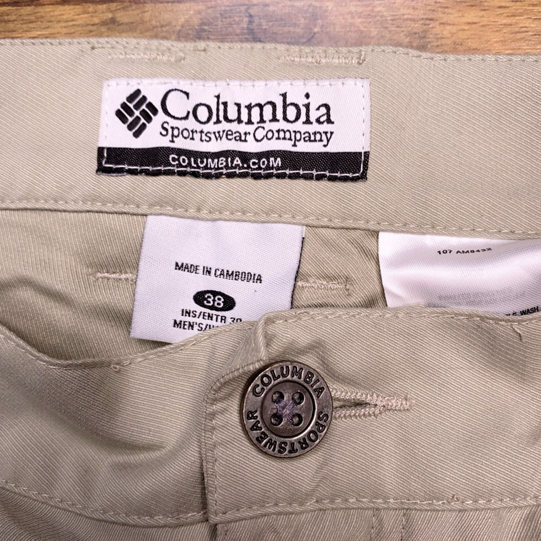 Vintage Columbia Cargo Pants Mens 38 Beige Outdoor Hiking Pants Straight Leg Regular Waist 38 Beige Outdoor Men’s Pants Size US 38 / EU 54 - 6 Thumbnail