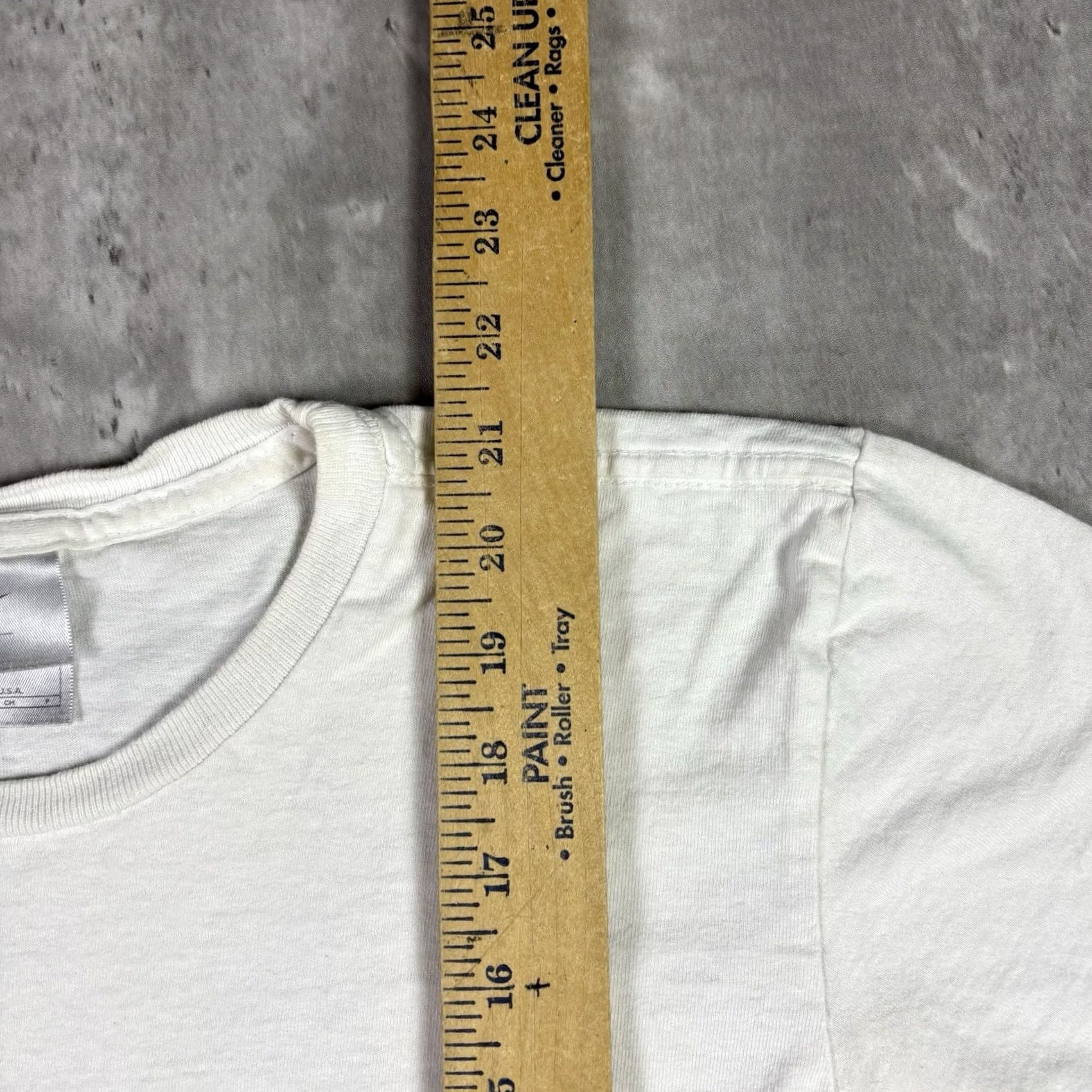 Nike VINTAGE Nike T Shirt Women’s Top White Shirt Sleeve Center Swoosh Rhinestone Sm Shirt Womens 90s Size S / US 4 / IT 40 - 4 Thumbnail