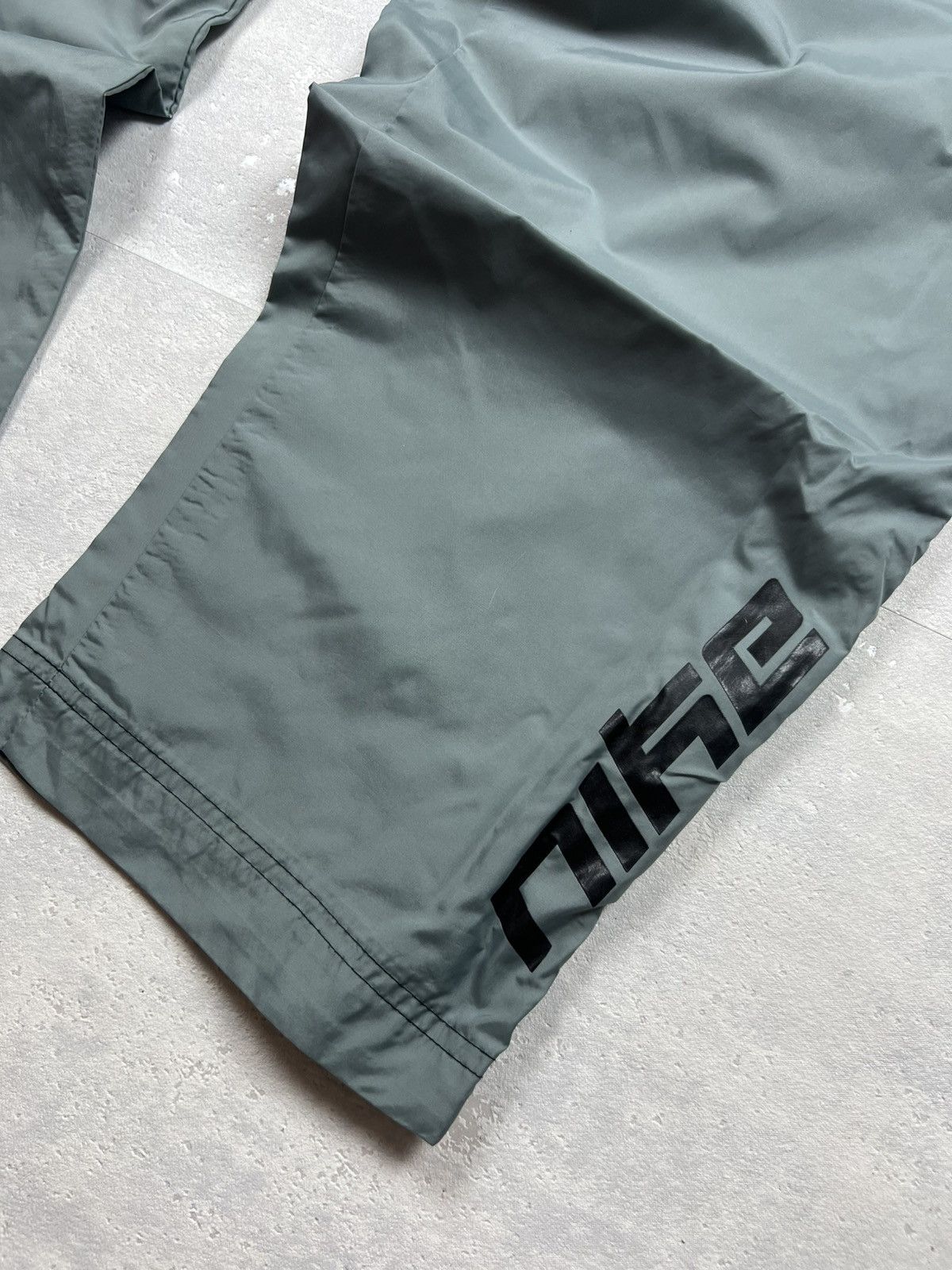 Nike 90s Nike Spellout Vintage Y2K Baggy Parachute Nylon Pants Size US 34 / EU 50 - 5 Thumbnail