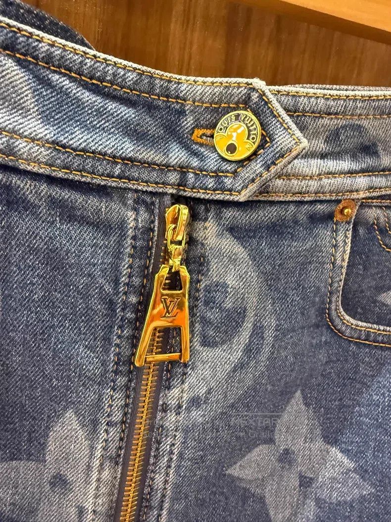 Louis Vuitton Denim skirt