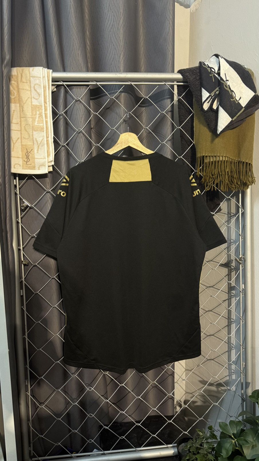 Umbro UMBRO CENTER 3 LOGO JERSEY V NECK Size US L / EU 52-54 / 3 - 3 Thumbnail