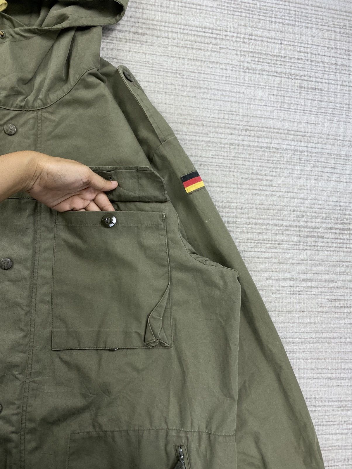 Vintage Vintage German BW (Bundeswehr) 80's OD Mountain Parka Size US XL / EU 56 / 4 - 7 Thumbnail
