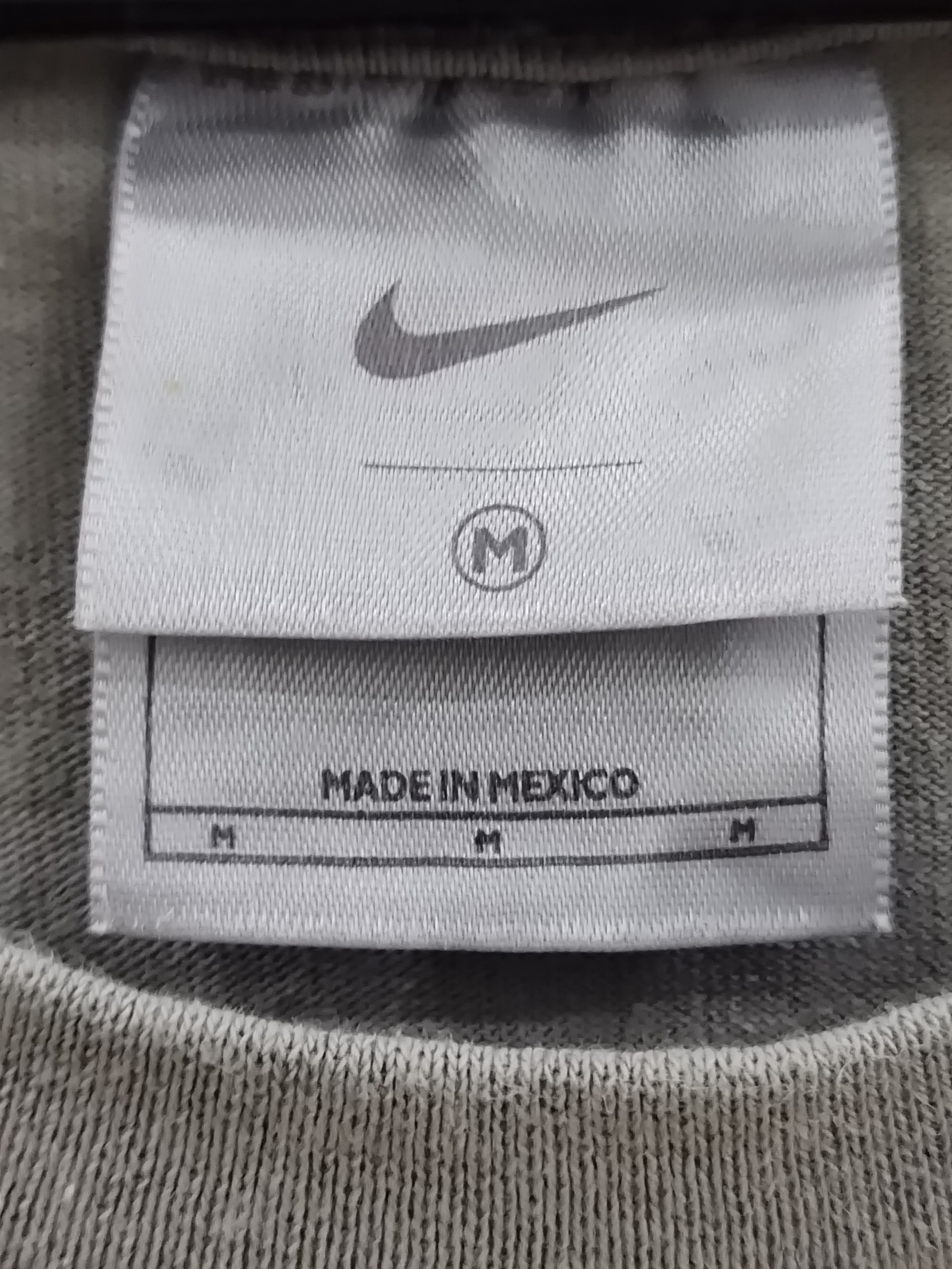 Nike × Vintage Vintage 00s Nike Max Air Very Rare T-shirt Size US L / EU 52-54 / 3 - 9 Thumbnail