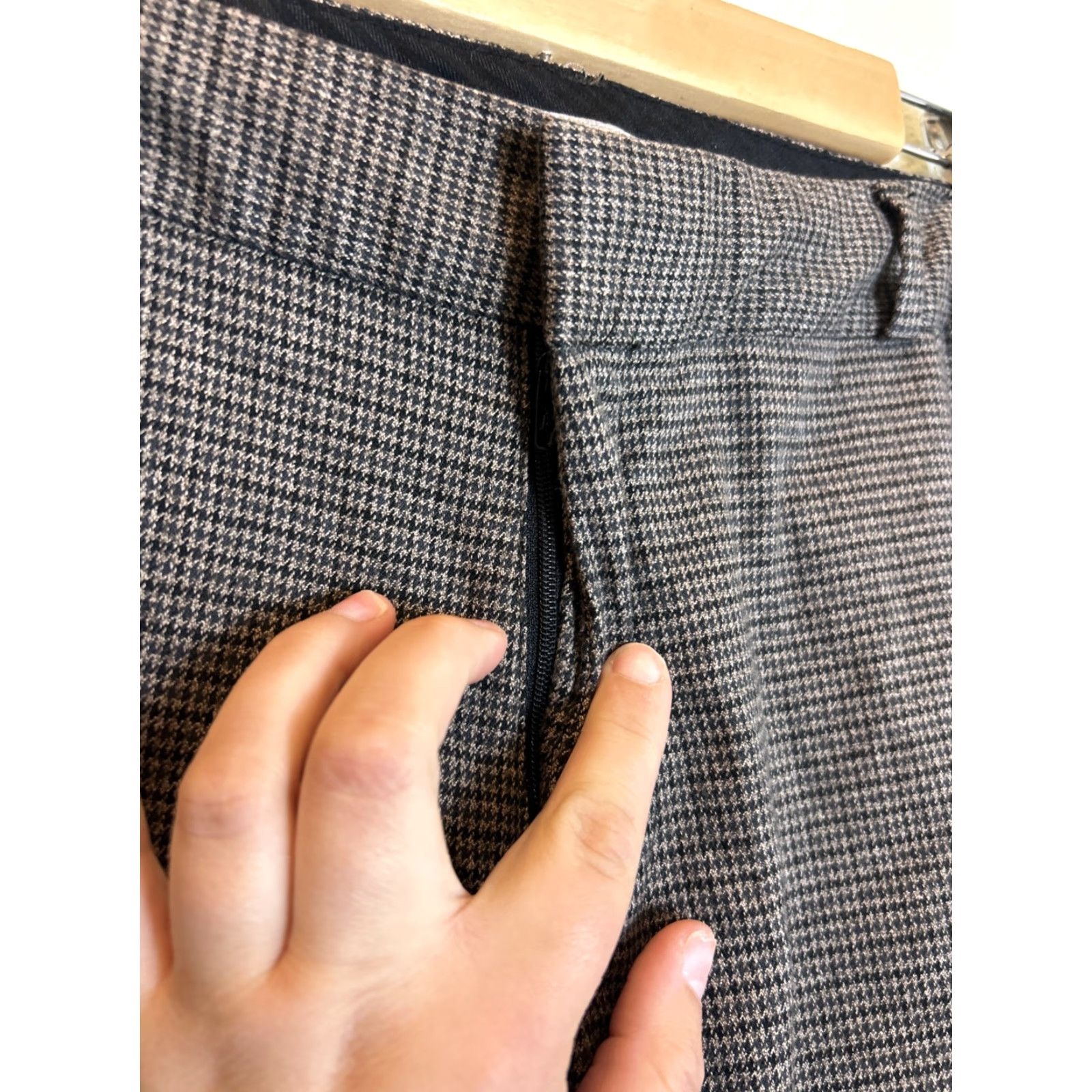 Banana Republic VINTAGE Banana Republic Pants Womens Size 10 Brown Houndstooth Polyester Relaxed Dress Pants 32x32 Size 32" / US 10 / IT 46 - 7 Thumbnail
