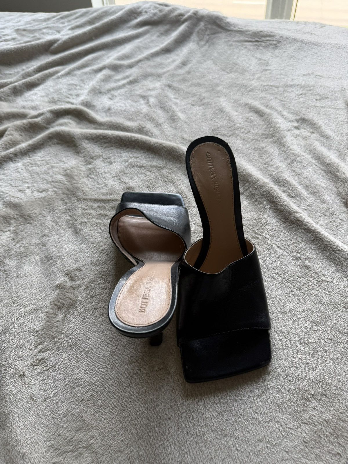 Bottega Veneta Bottega Veneta Black Leather Mule Heels Size US 7.5 / IT 37.5 - 2 Thumbnail
