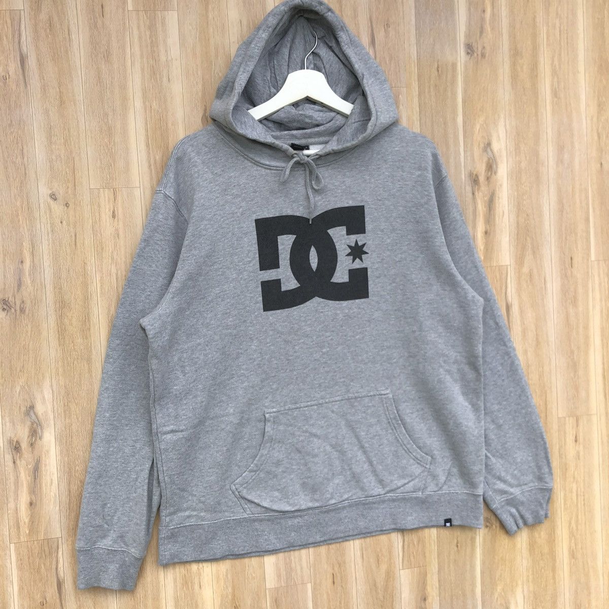 DC Vintage Dc Shoes Hoodie Pullover Skateboard Sweatshirt Size US L / EU 52-54 / 3 - 2 Thumbnail