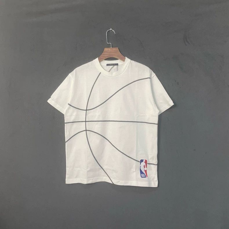 Louis Vuitton Louis Vuitton White NBA co-branded short sleeves Size US M / EU 48-50 / 2 - 1 Thumbnail