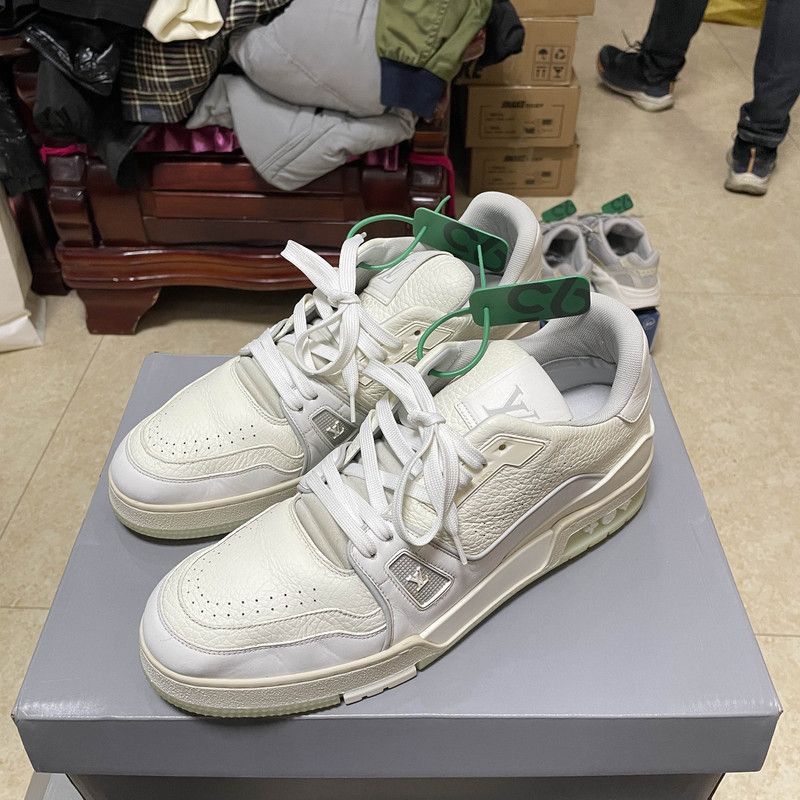 Louis Vuitton Louis Vuitton White Trainer Fashion Sneakers 0079 Size US 10.5 / EU 43-44 - 1 Thumbnail
