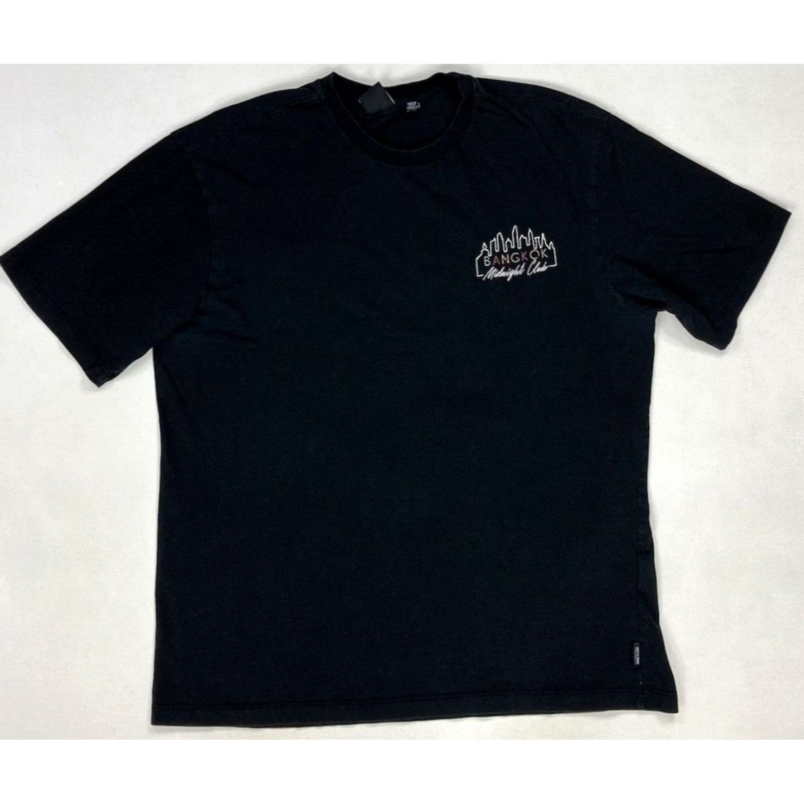 ONLY & SONS ONLY & SONS Bangkok Midnight Club Graphic T-shirt Men Large Black Tee Shirt Short Sleeve Crew Neck Logo Colorful All Seasons Size US L / EU 52-54 / 3 - 3 Thumbnail