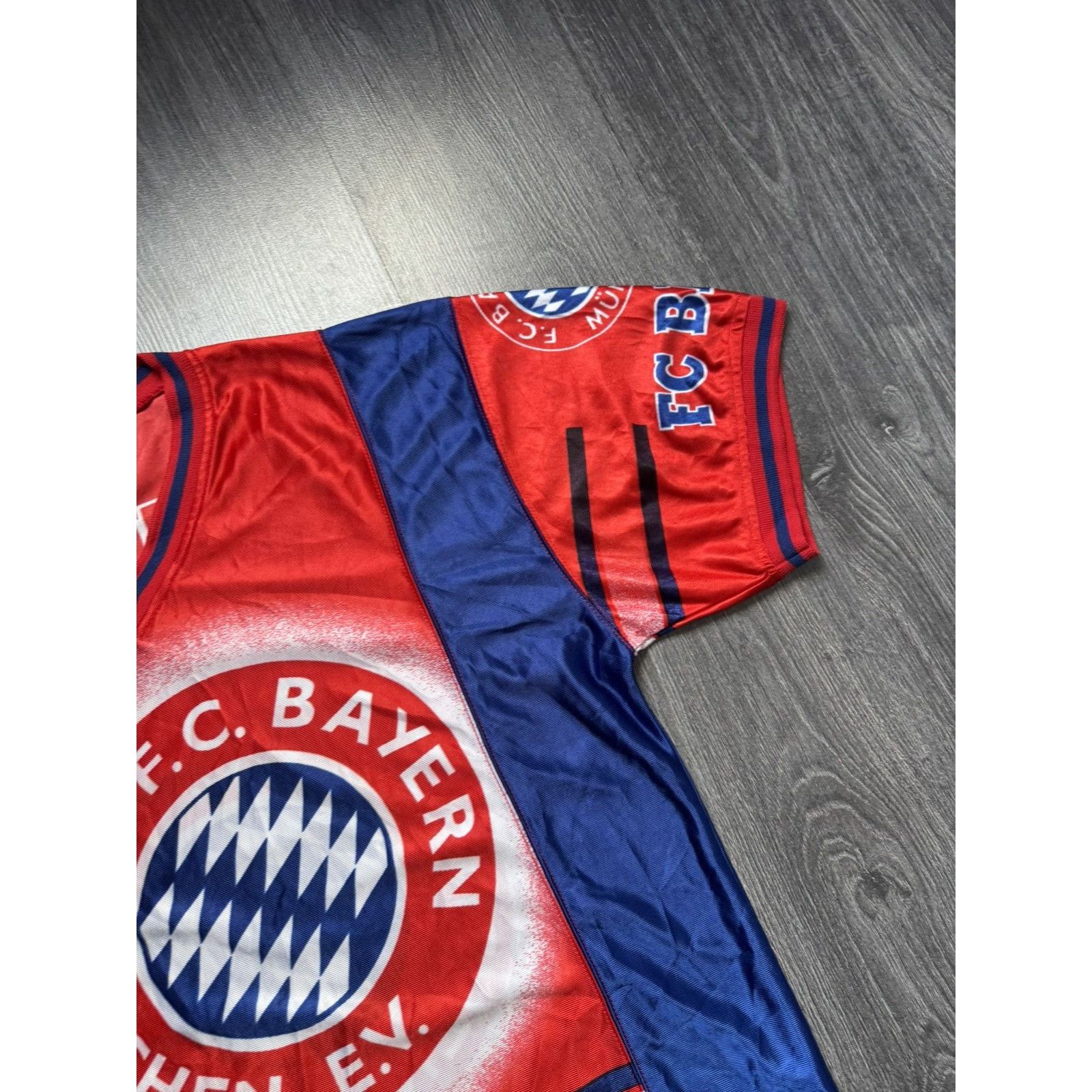 Nutmeg × Vintage 90s Vintage Nutmeg F.C Bayern Munchen Full Printed T-Shirt Size US M / EU 48-50 / 2 - 3 Thumbnail