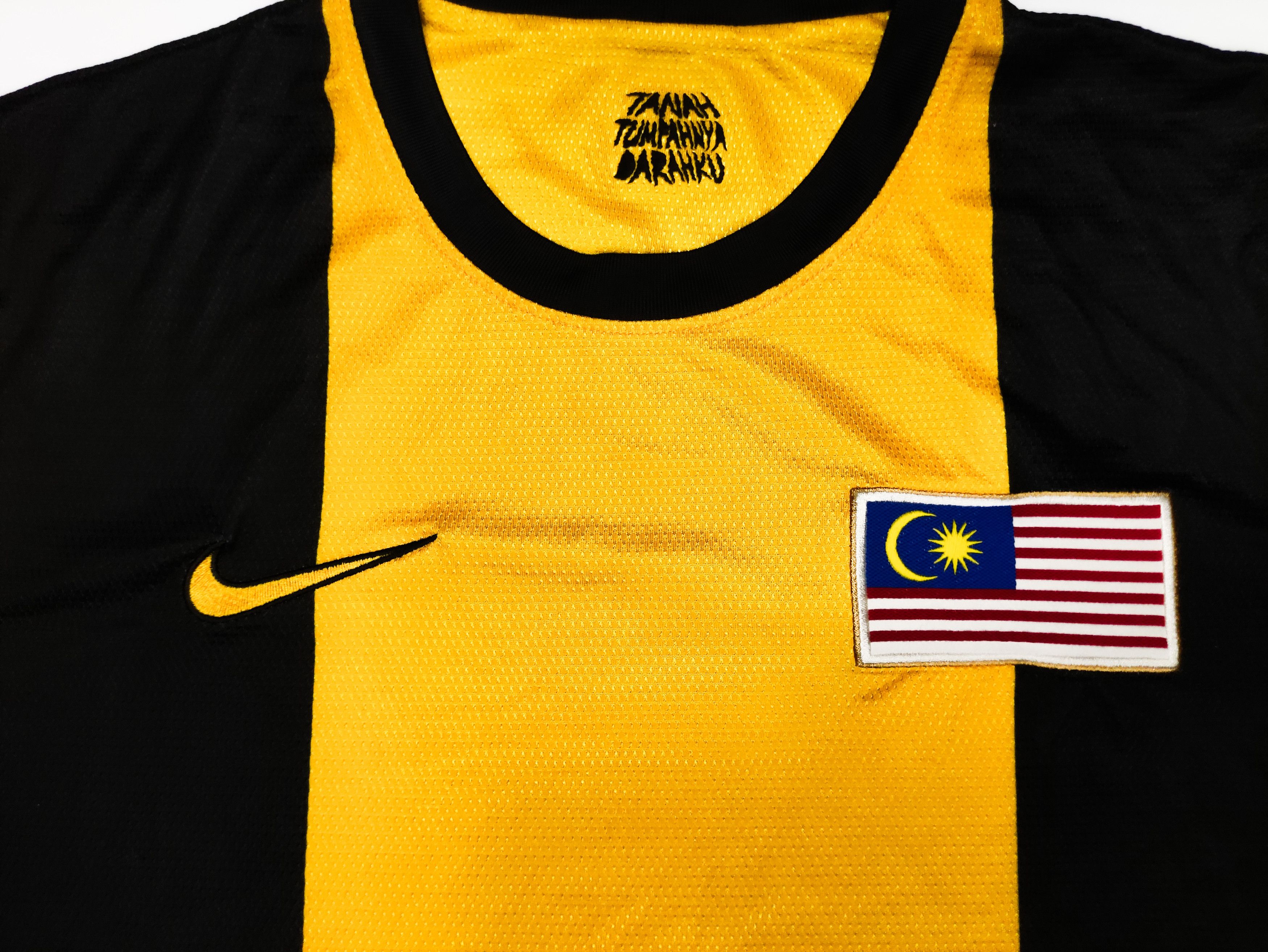 Nike Malaysia 2012 2013 Nike Home Shirt Kit Jersey Kuala Lumpur Size US M / EU 48-50 / 2 - 8 Thumbnail