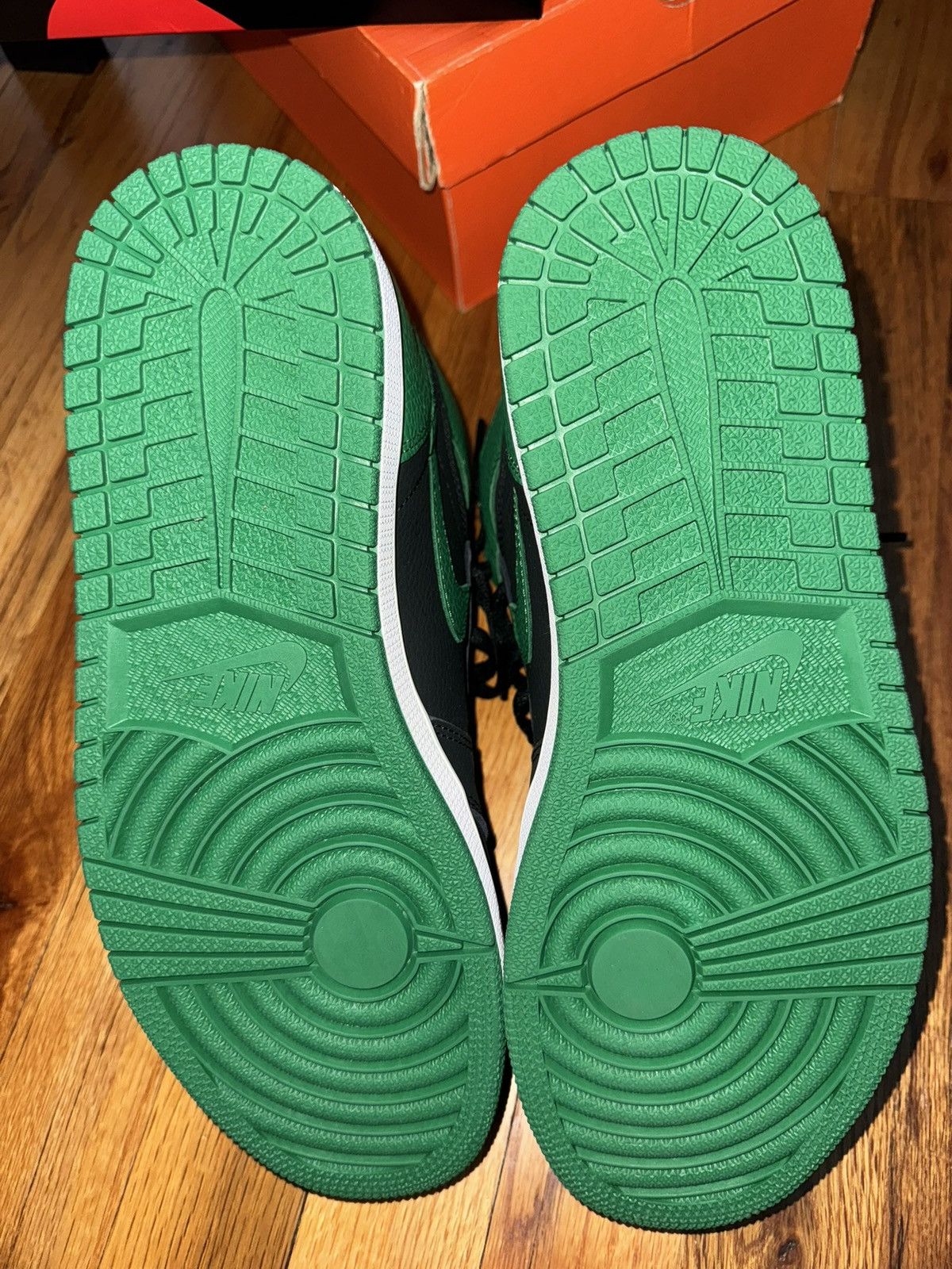 Nike Nike Pine Green 1s Size US 9.5 / EU 42-43 - 6 Thumbnail