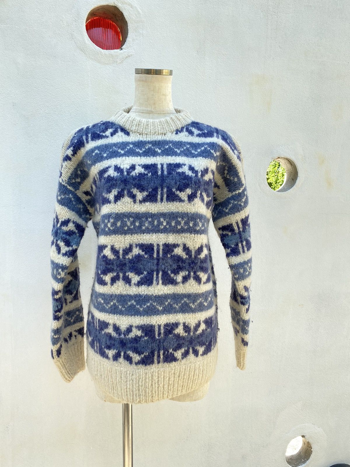 Designer × Vintage ARTESANIAS ECUADOR Blue and Cream Nordic Knit Sweater Size US S / EU 44-46 / 1 - 7 Thumbnail