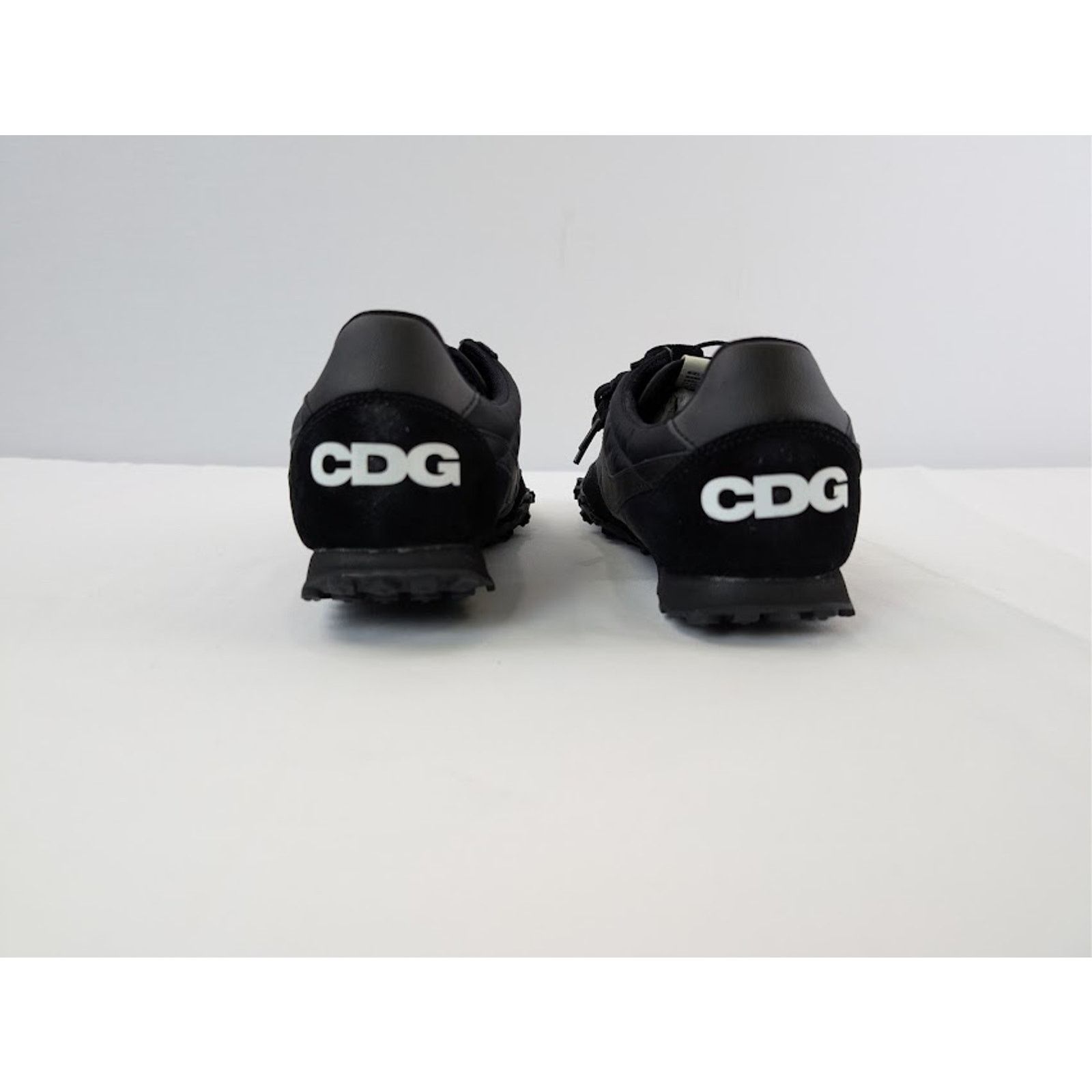 CDG by Comme des Garcons × Nike o1rshd1 Waffle Racer Low Top Sneaker in Black / White 8 Size US 8 / EU 41 - 11 Thumbnail