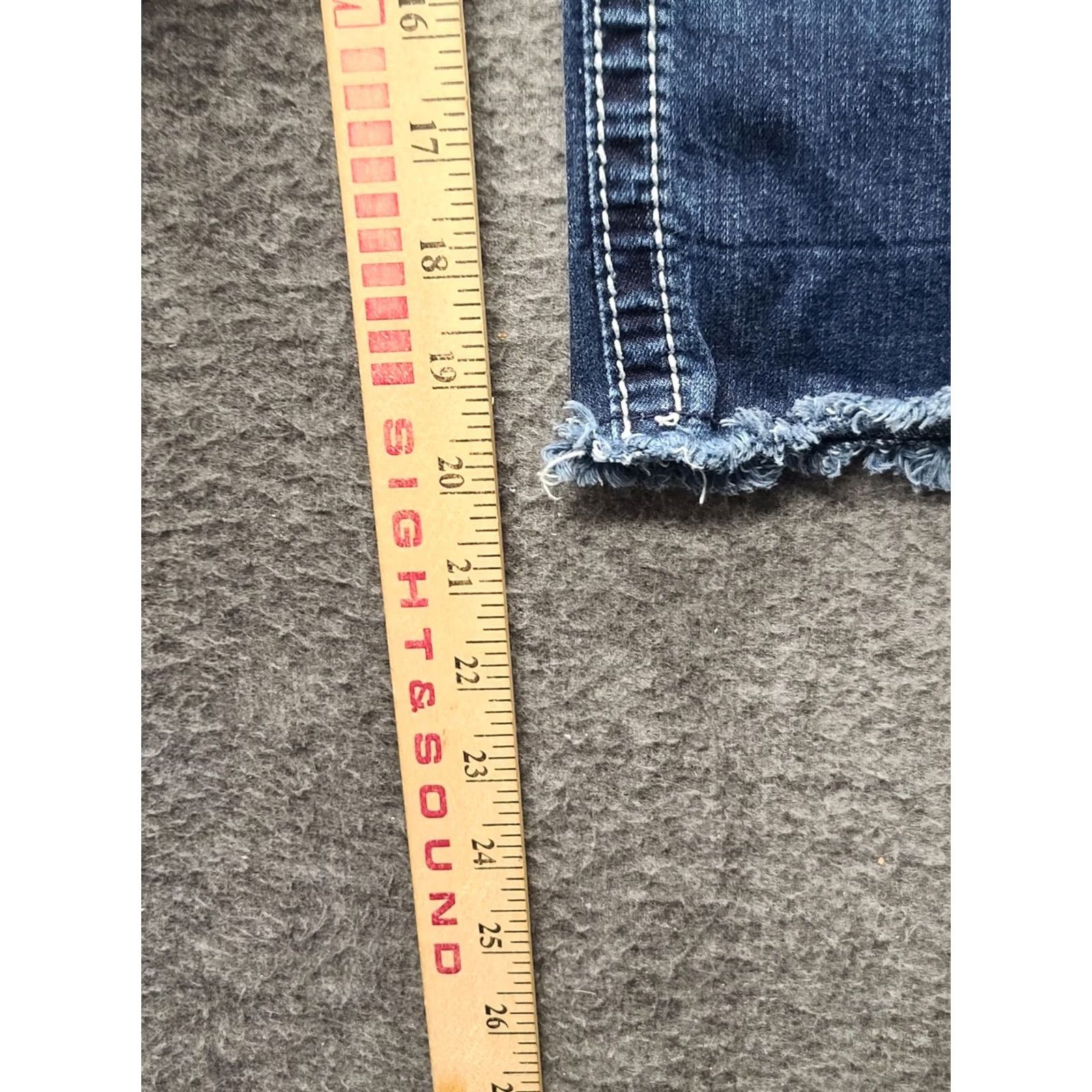 Miss Me Miss Me Capris 26x20 Signature Fit Low Rise Cropped Distressed Stretch Denim Jeans Women Size ONE SIZE - 6 Thumbnail