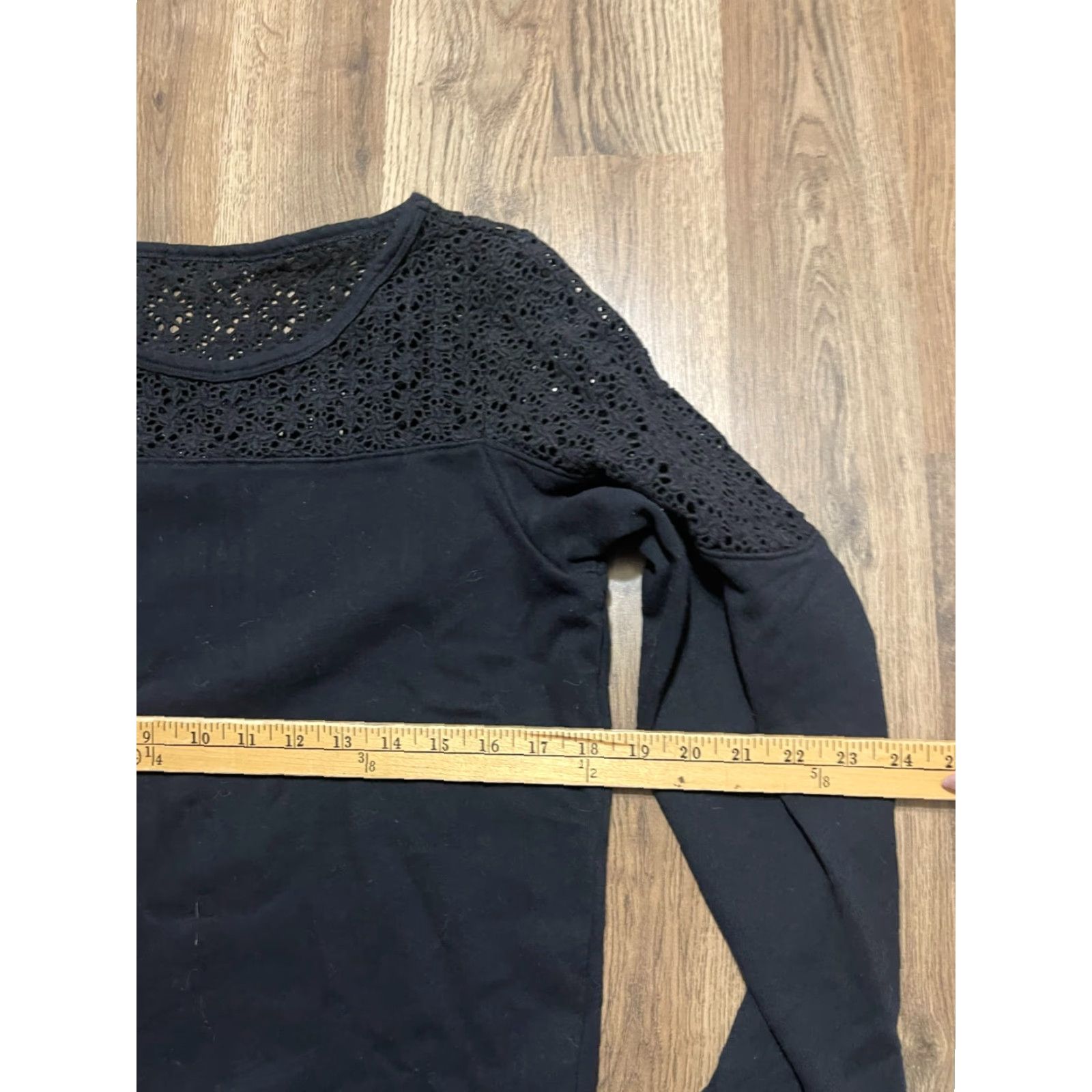 Express VINTAGE? No—Express Shirt Women’s M Black Long Sleeve Eyelet Neckline Shirt Womens M Black Long Sleeve Eyelet Neckline Express Size M / US 6-8 / IT 42-44 - 5 Thumbnail