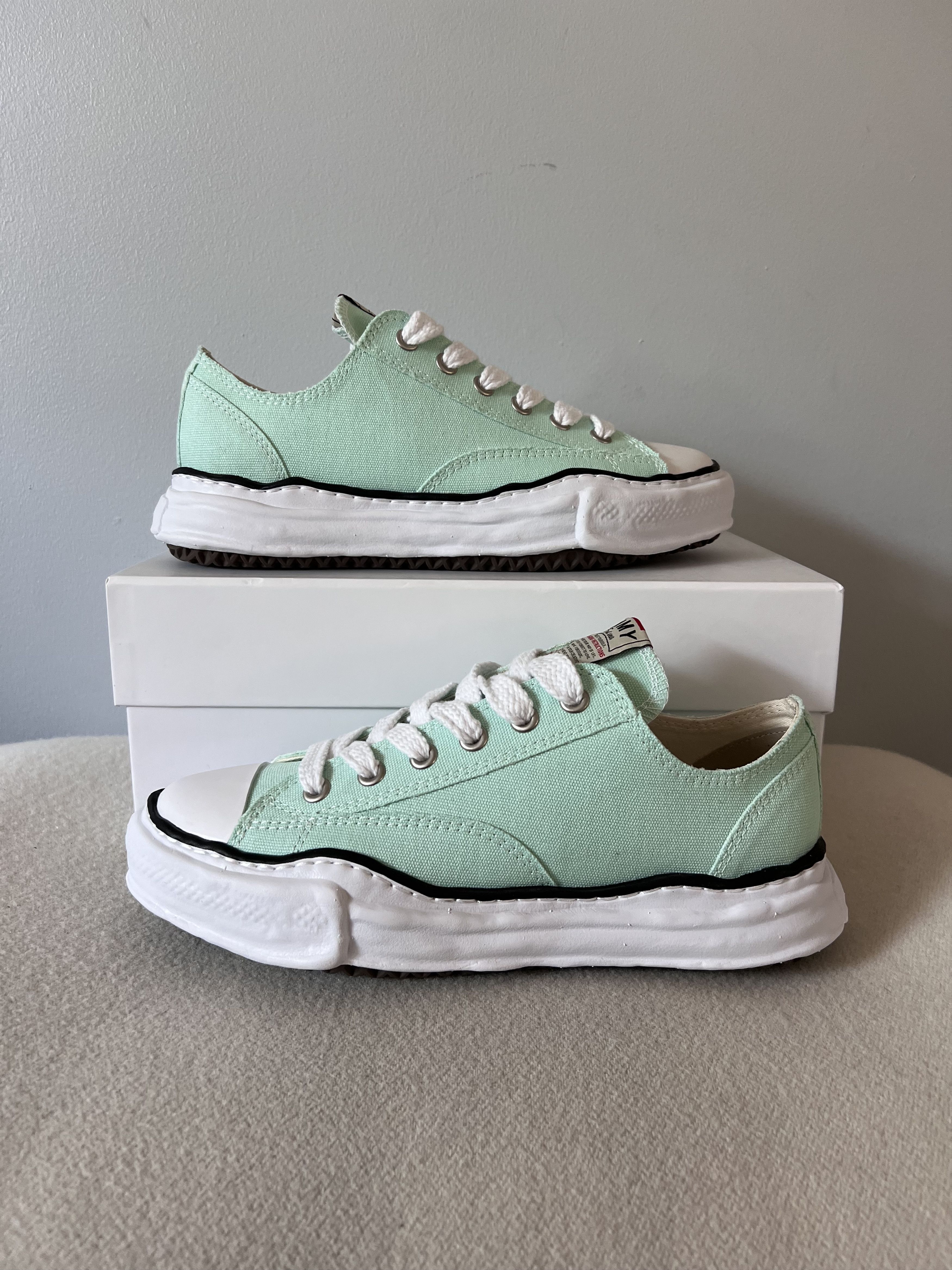 Maison MIHARA YASUHIRO Maison Mihara Yasuhiro OG Sole Peterson in Light Blue Size US 10 / EU 43 - 2 Thumbnail