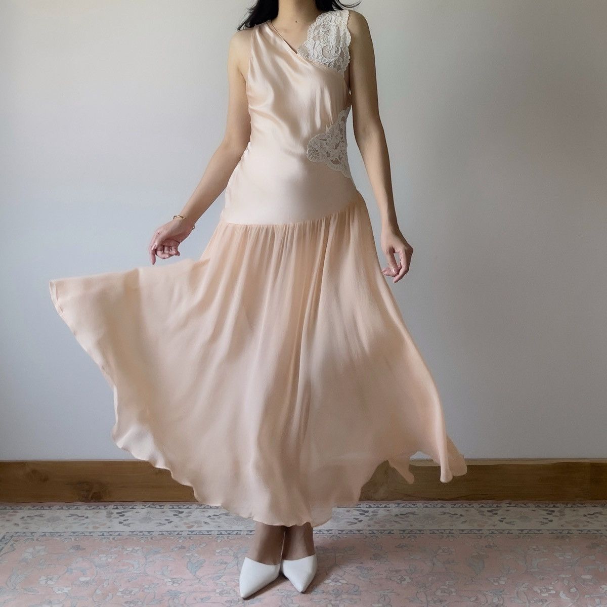 Victoria's Secret Victoria’s Secret 1990s Peach Silk & Lace Slip Gown (S–M) Size M / US 6-8 / IT 42-44 - 7 Thumbnail