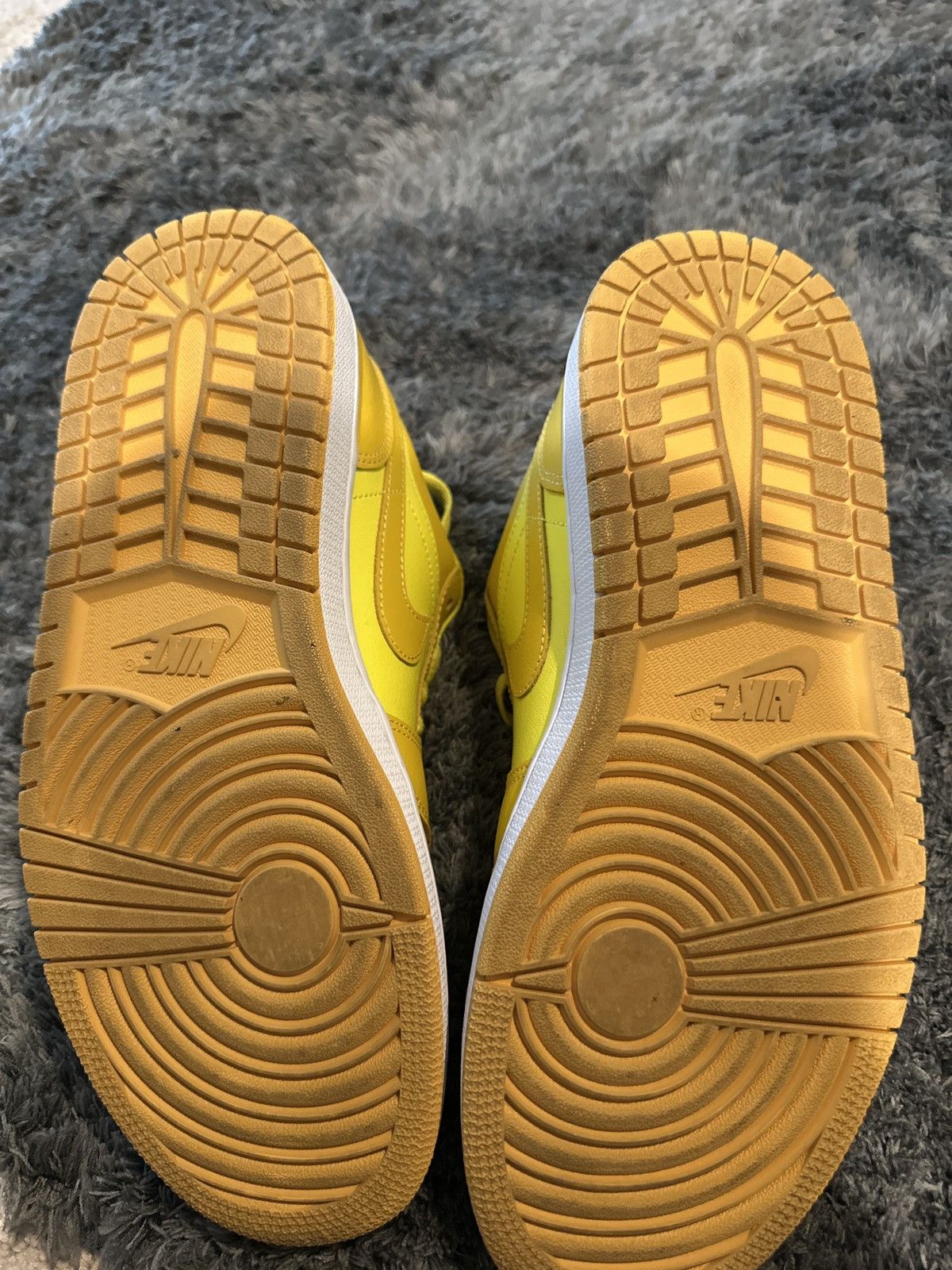Nike Wmns Air Jordan 1 low yellow strike Size US 9.5 / IT 39.5 - 2 Thumbnail