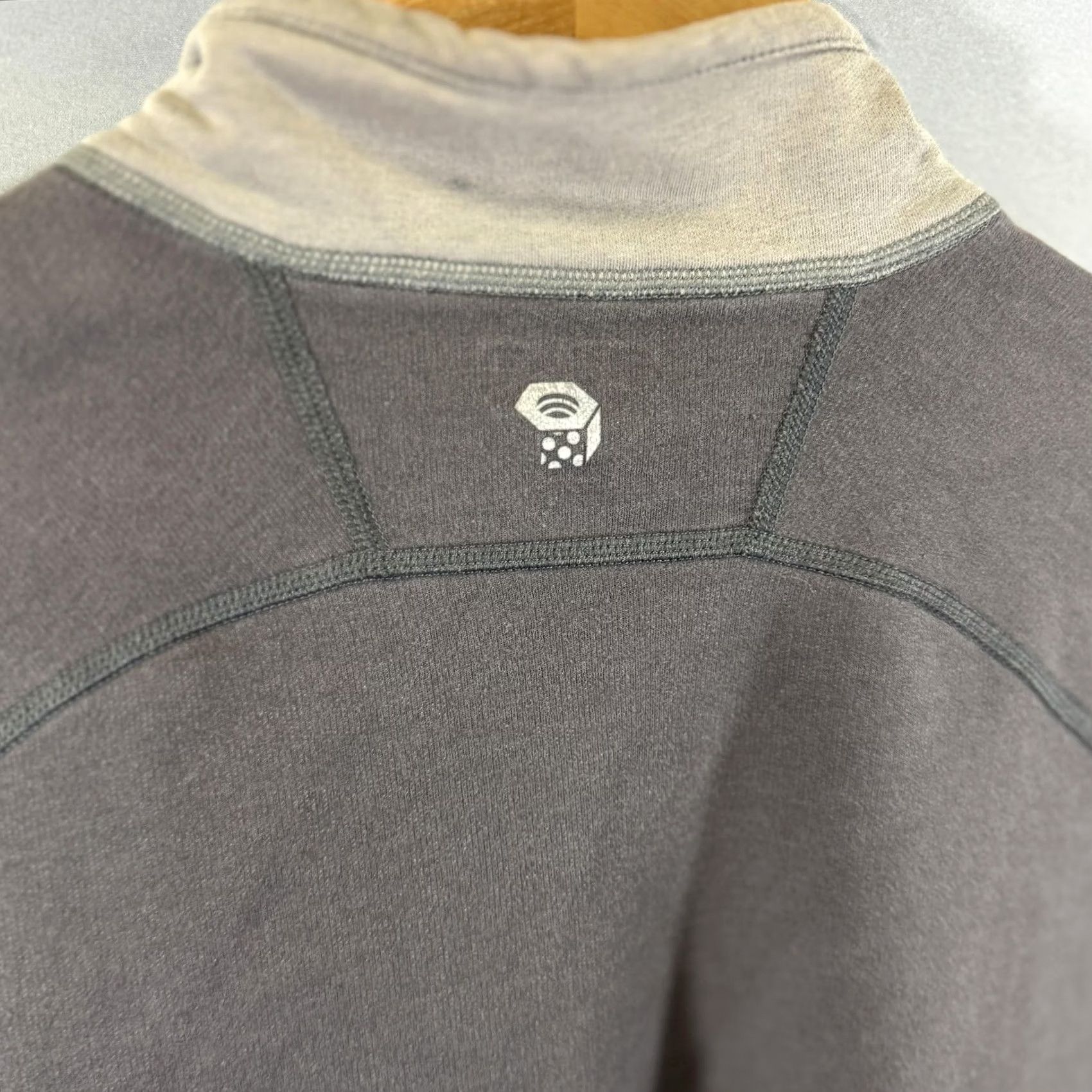 Mountain Hardwear Mountain Hardwear Pullover Mens Large Gray Quarter Zip Mock Neck Chest Pocket Sweatshirt L Regular String? Size US L / EU 52-54 / 3 - 3 Thumbnail