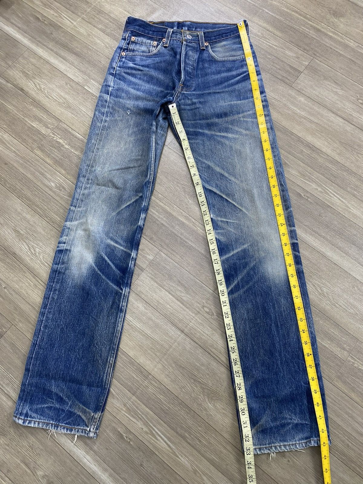 Levi's Vintage Clothing 🇺🇸1990s Vintage Levis 501XX 29x36 Distressed Faded Blue Jeans Size US 29 - 23 Thumbnail