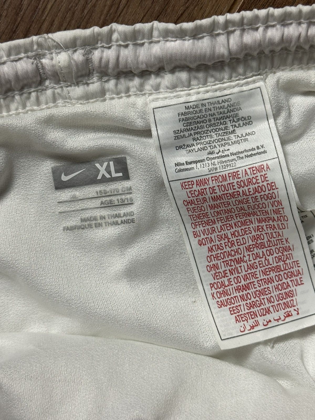 Nike × Vintage Vintage Nike Manchester United Logo White Jersey Shorts Size US 31 - 7 Thumbnail