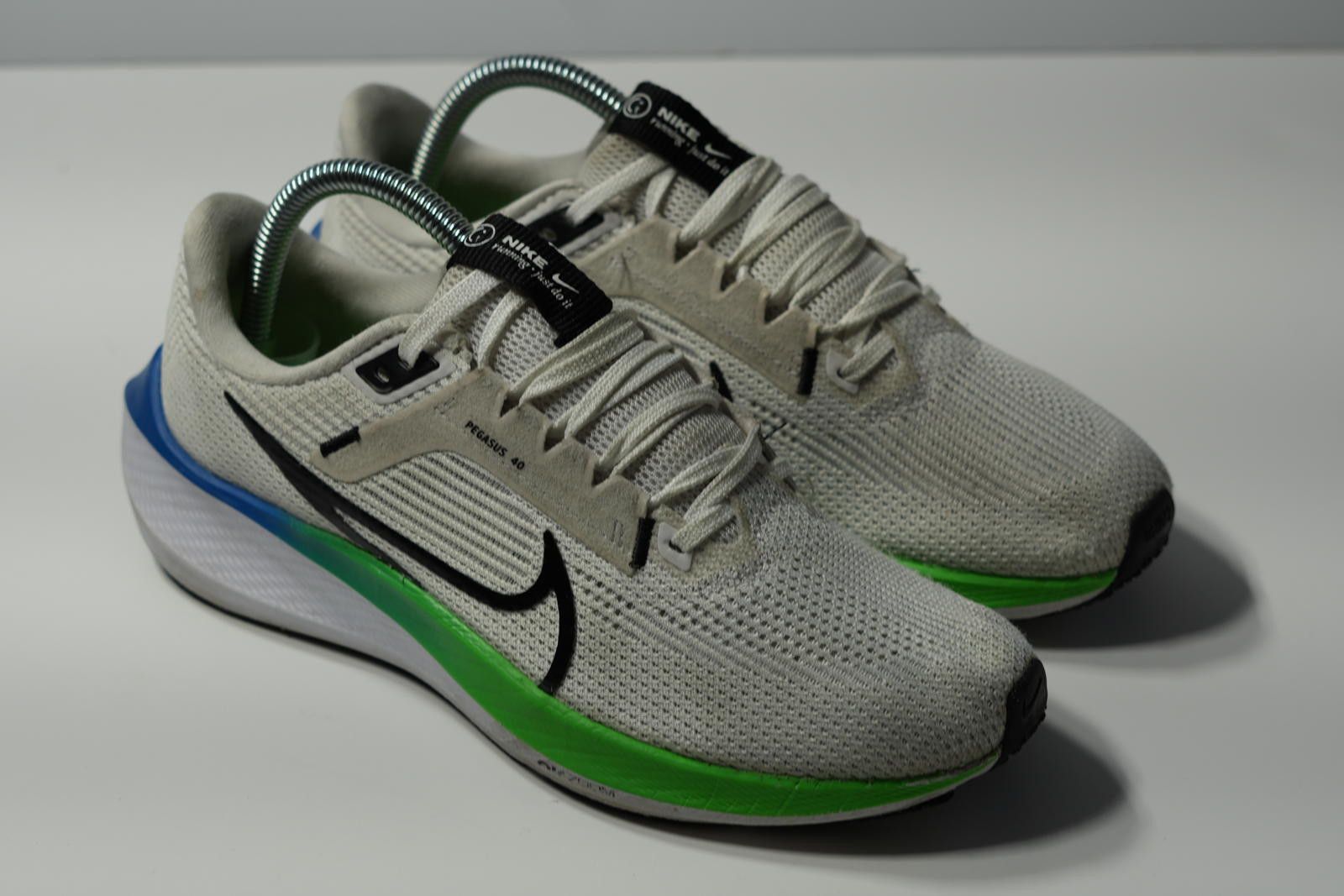 Nike Nike Sneaker Men's 7 White Air Zoom Pegasus 40 Size US 7 / EU 40 - 1 Thumbnail