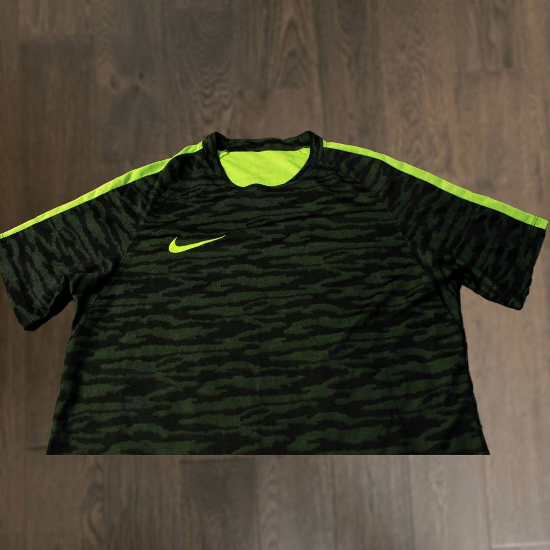 Nike Nike Dri-FIT Football Shirt Men Size S Dark Green Neon - Nike Flash Jersey, Short Sleeve, Crew Neck, Polyester, 2010s Football Tee Size US S / EU 44-46 / 1 - 1 Thumbnail