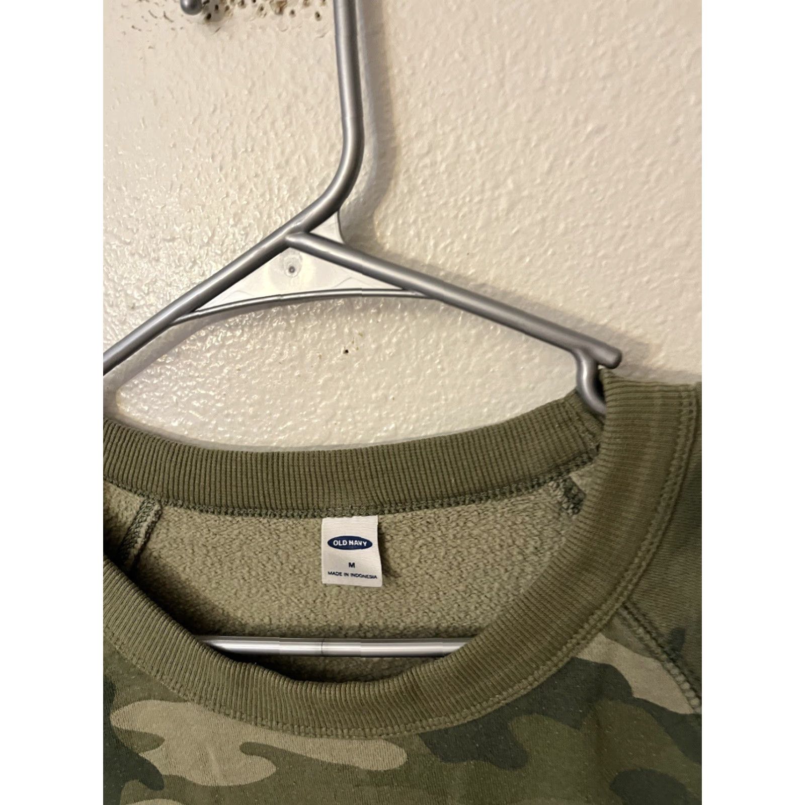 Old Navy Old Navy Sweatshirt Women’s Medium Green Camouflage Pullover Long Sleeve Size M / US 6-8 / IT 42-44 - 2 Thumbnail