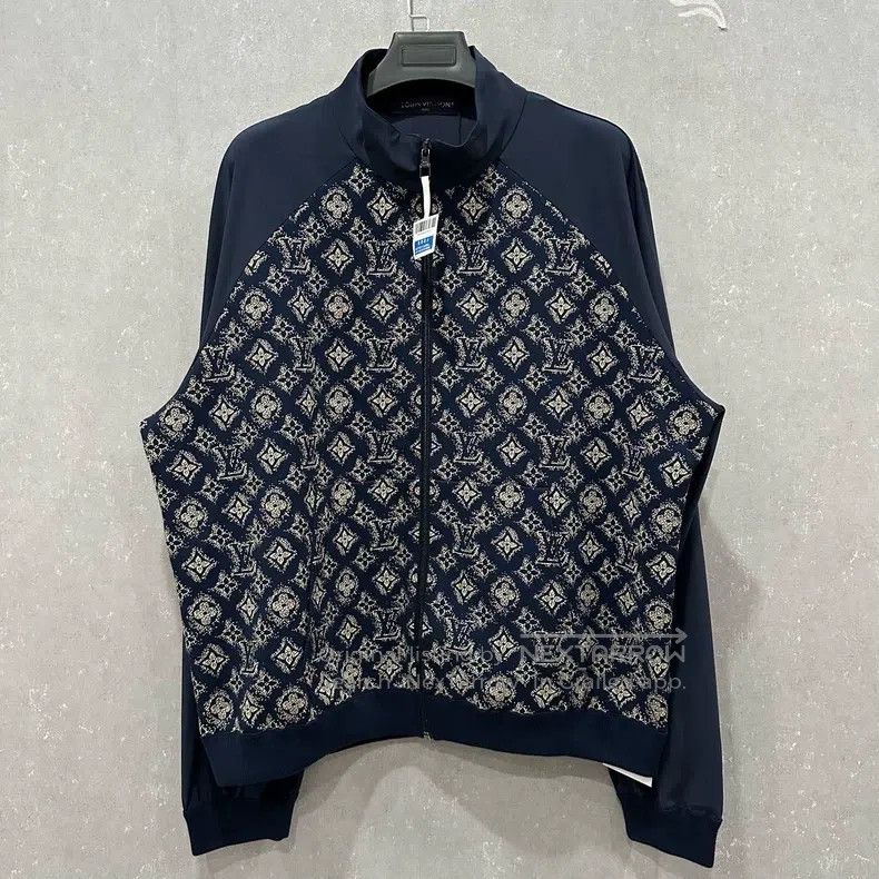 Louis Vuitton Full print print standing collar and panel j