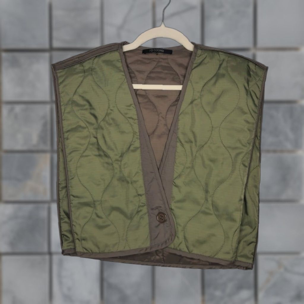 Nordstrom VINTAGE 19 Cooper Quilted Green Vest Army Military Boho Medium Nordstrom Rack Shirt Womens M Green 90s Vintage AOP Cottage Coquette Coastal Size M / US 6-8 / IT 42-44 - 1 Thumbnail