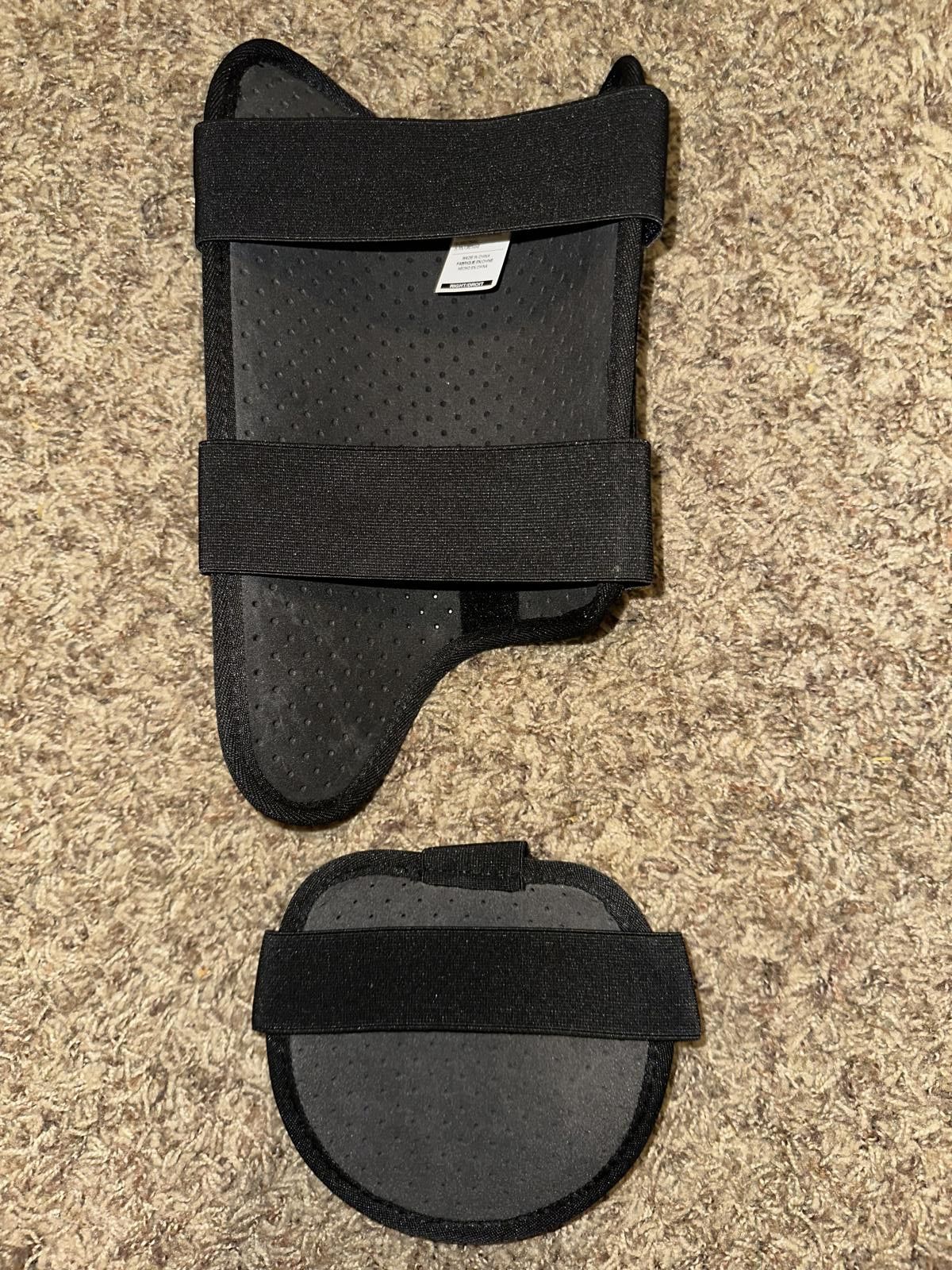 Nike Nike Adult Diamond Batter's Leg Guard Left-Handed Hitter Sample Size ONE SIZE - 4 Thumbnail