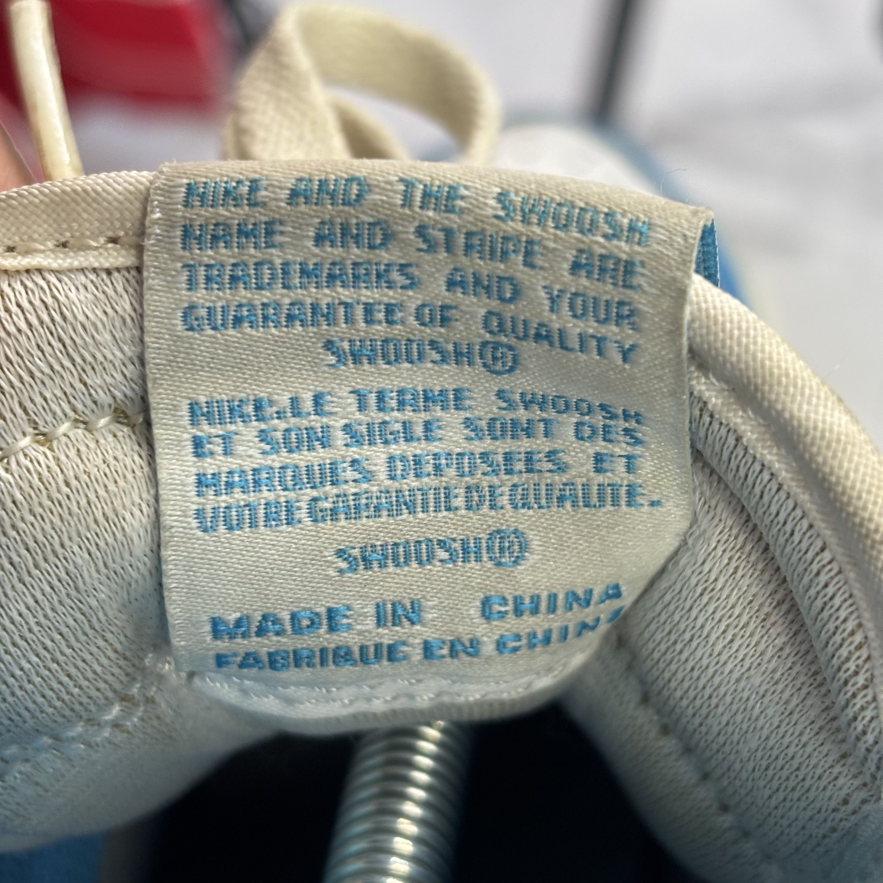 Jordan Brand Jordan 1 Retro High OG "UNC" Size US 8 / EU 41 - 8 Thumbnail