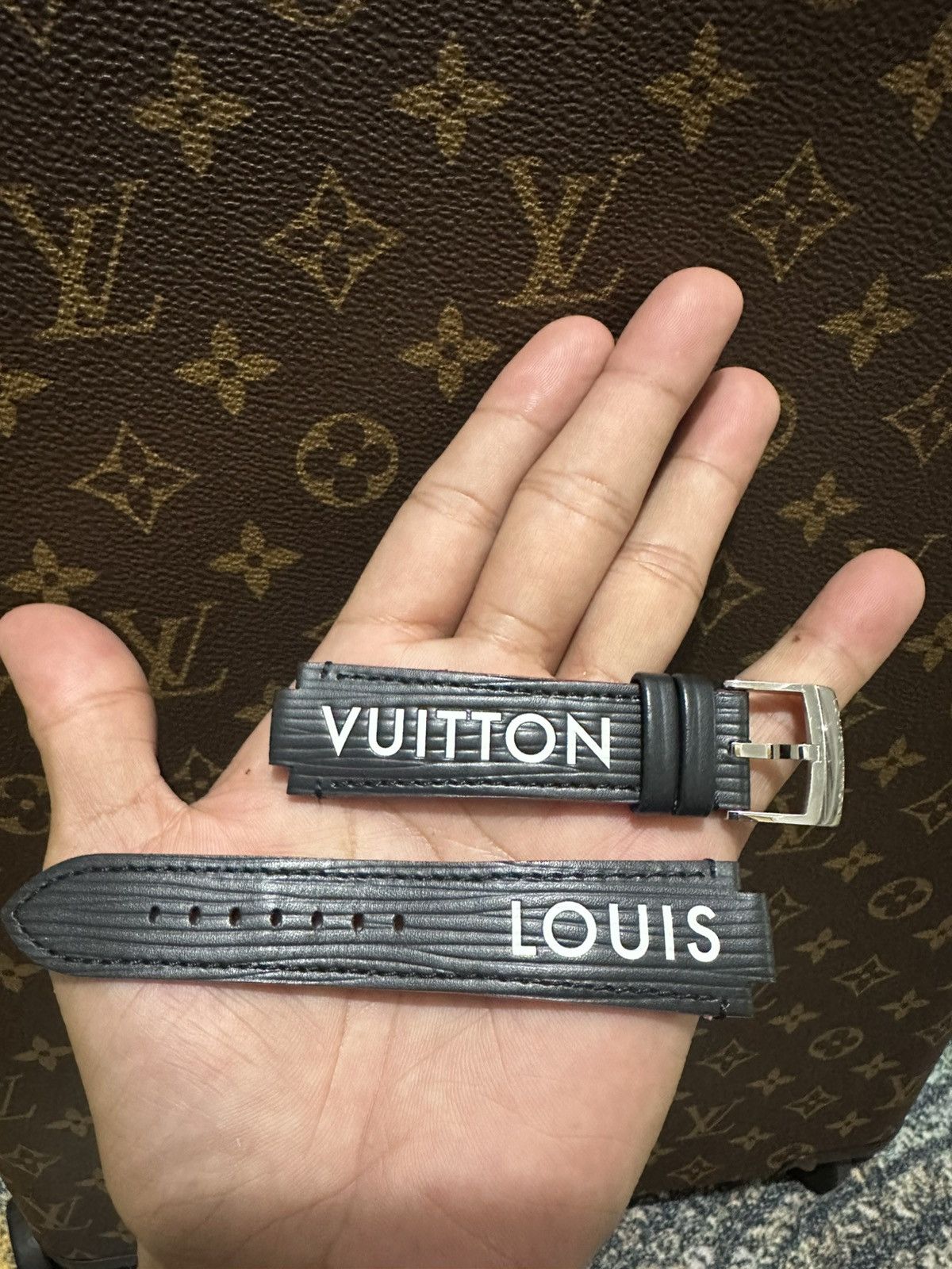 Louis Vuitton Louis vuitton epi leather tambour horizon strap watch Size ONE SIZE - 1 Thumbnail
