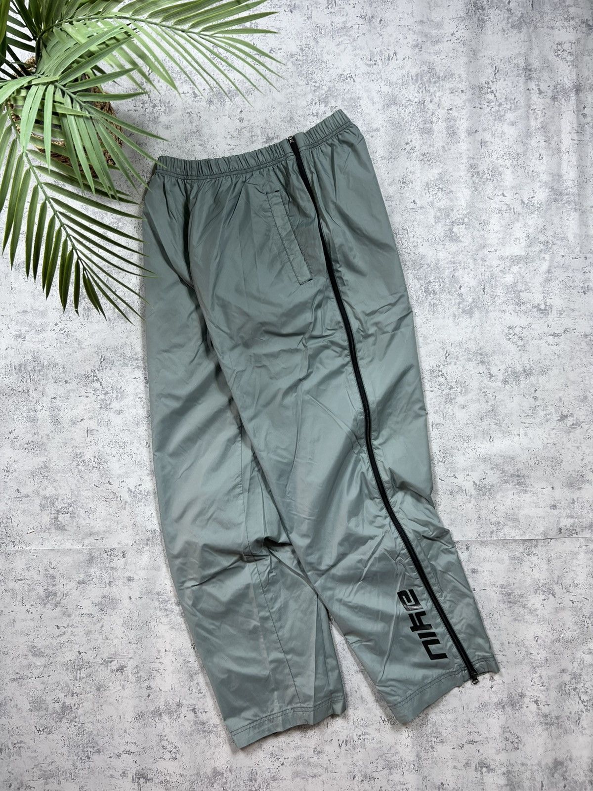 Nike 90s Nike Spellout Vintage Parachute Nylon Baggy Retro Pants Size US 32 / EU 48 - 1 Thumbnail