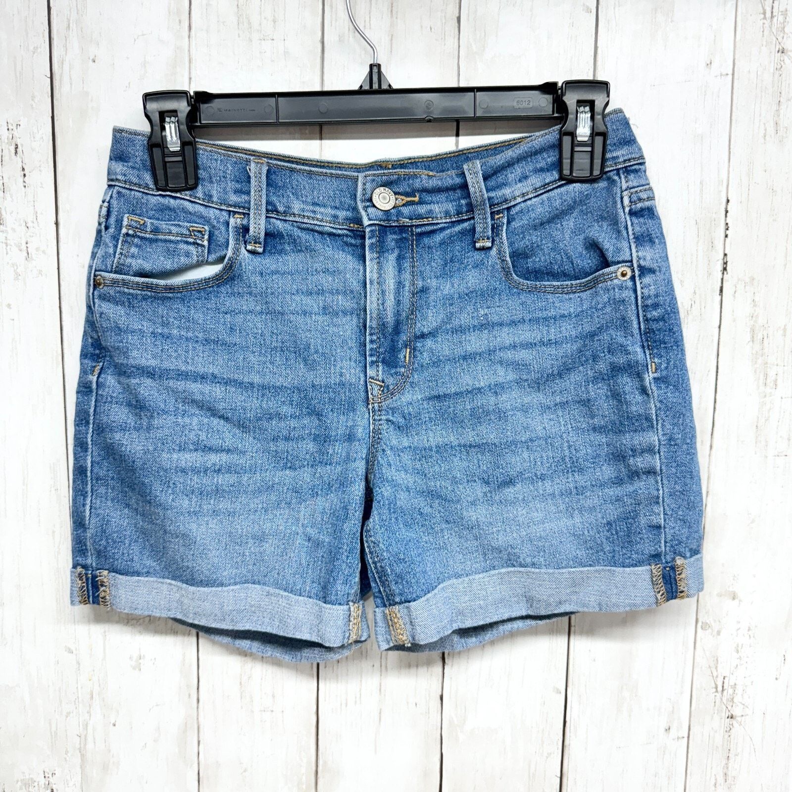 Old Navy Old Navy Shorts Women 0 Medium Wash Mid Rise Midi Cuffed Hem Size 25" / US 0 / IT 36 - 1 Thumbnail