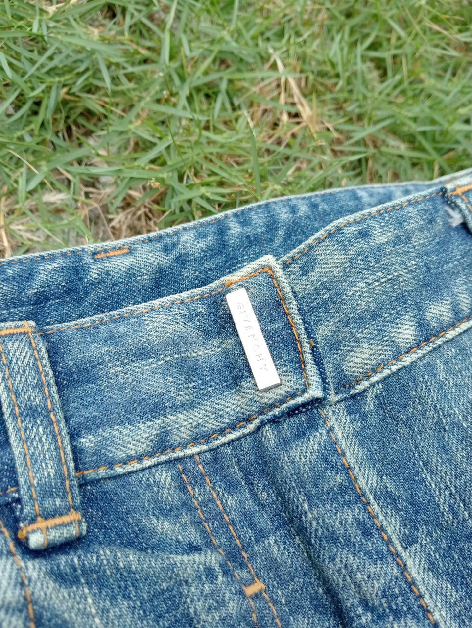 Givenchy Givenchy Distressed Look Jeans Size 25" / US 0 / IT 36 - 7 Thumbnail