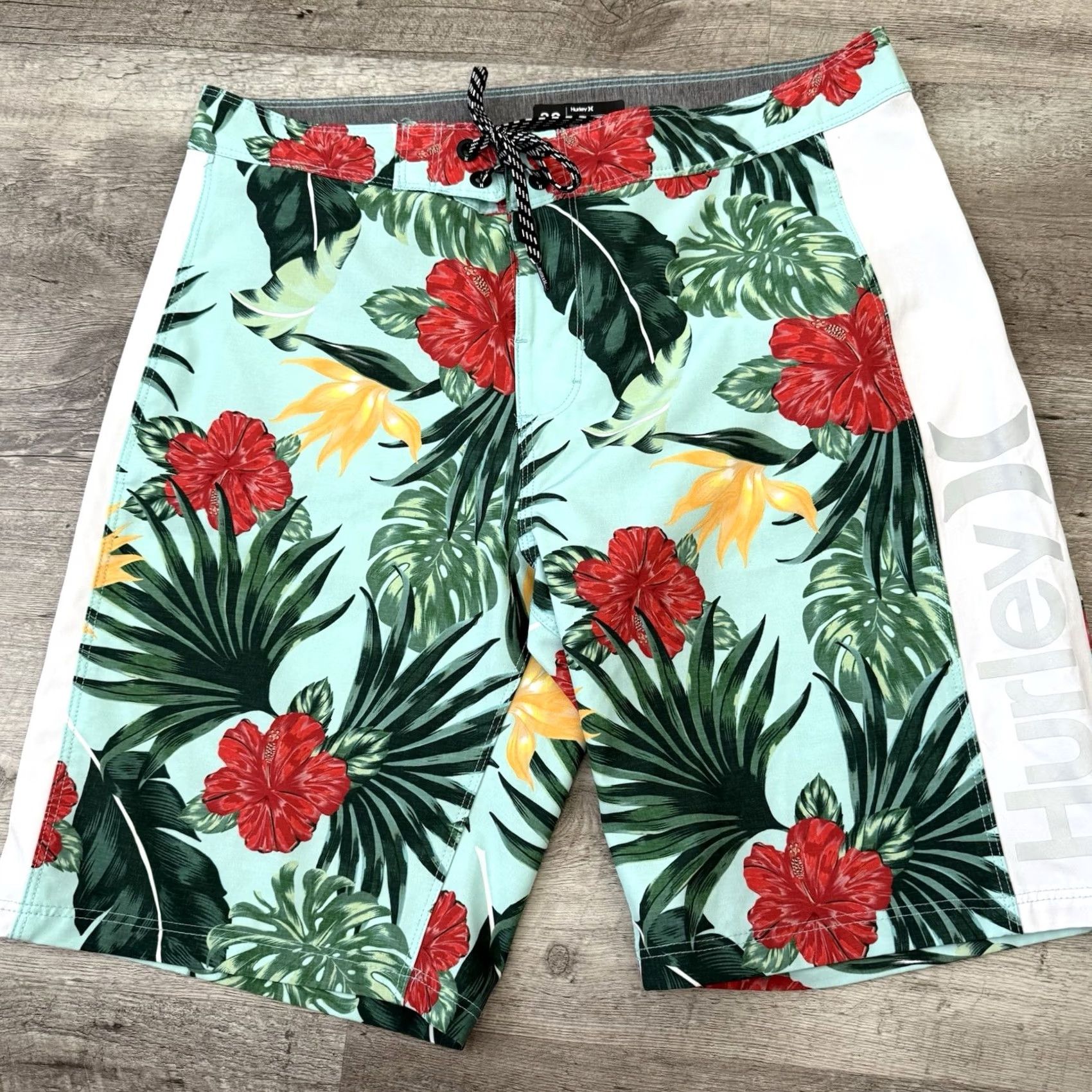 Hurley Hurley Board Shorts Mens Size 32 Back Pocket Drawstring Green Floral Hibiscus Multicolor Quick Dry Beach Surfing Tropical Adults Mens Size US 32 / EU 48 - 7 Thumbnail