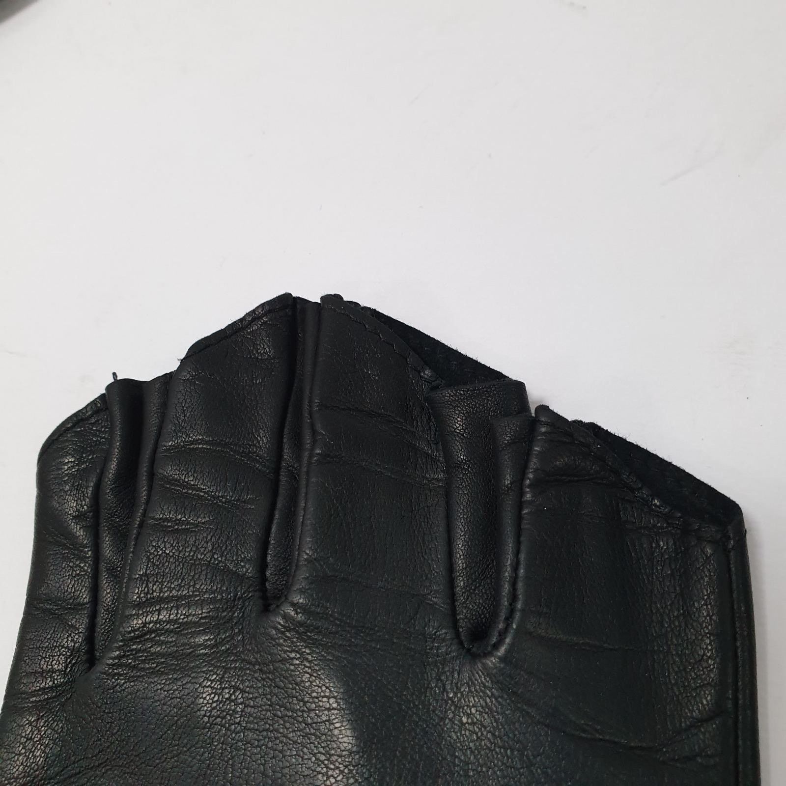 Chanel Chanel Black Leather Mittens - Size 8 Size ONE SIZE - 9 Thumbnail