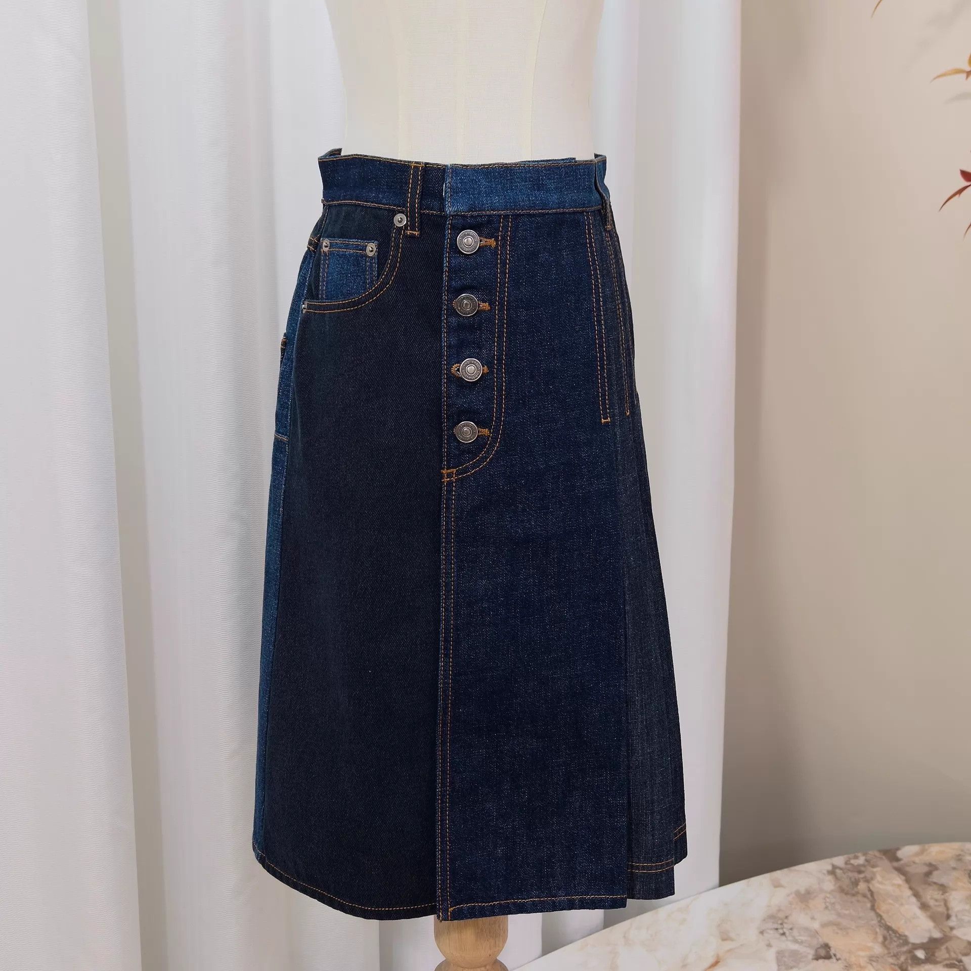 Dior DIOR Color Blocked Pleated Buttoned Denim Skirt Size 34 Size 25" / US 0 / IT 36 - 1 Thumbnail
