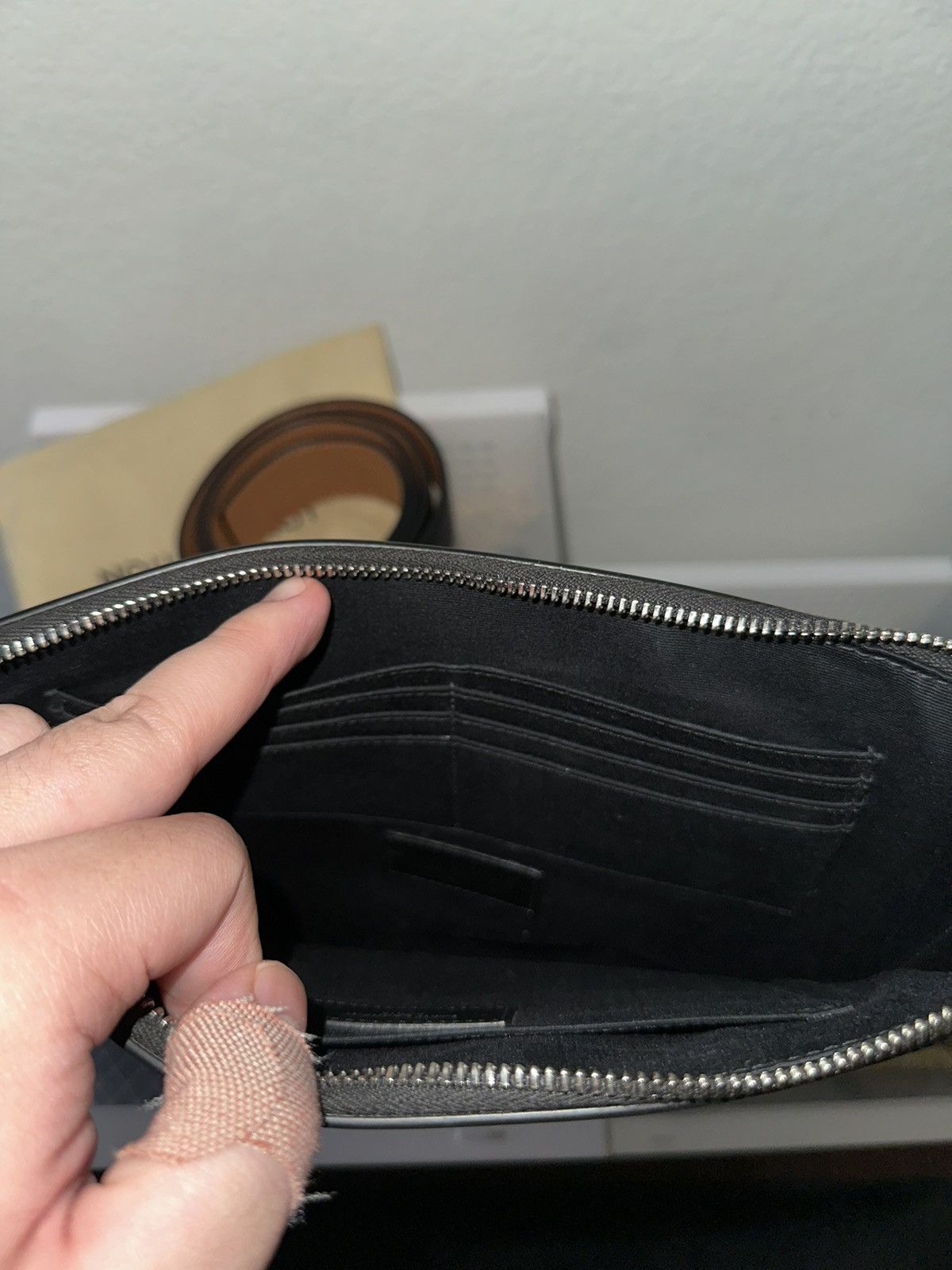 Saint Laurent Paris × Yves Saint Laurent Saint Laurent Matte Leather Tiny Monogram Zip Holder Size ONE SIZE - 5 Thumbnail
