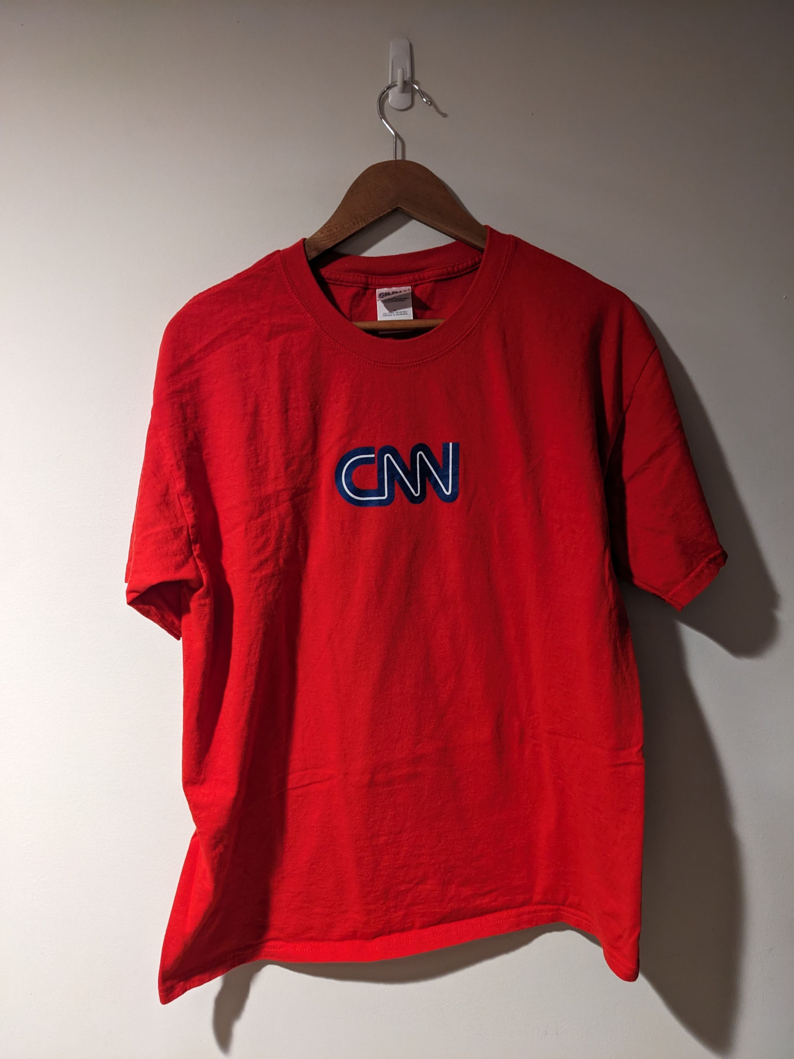 Gildan × Vintage Vintage 90s CNN News Journalist Logo Red Large T-Shirt Size US L / EU 52-54 / 3 - 1 Thumbnail