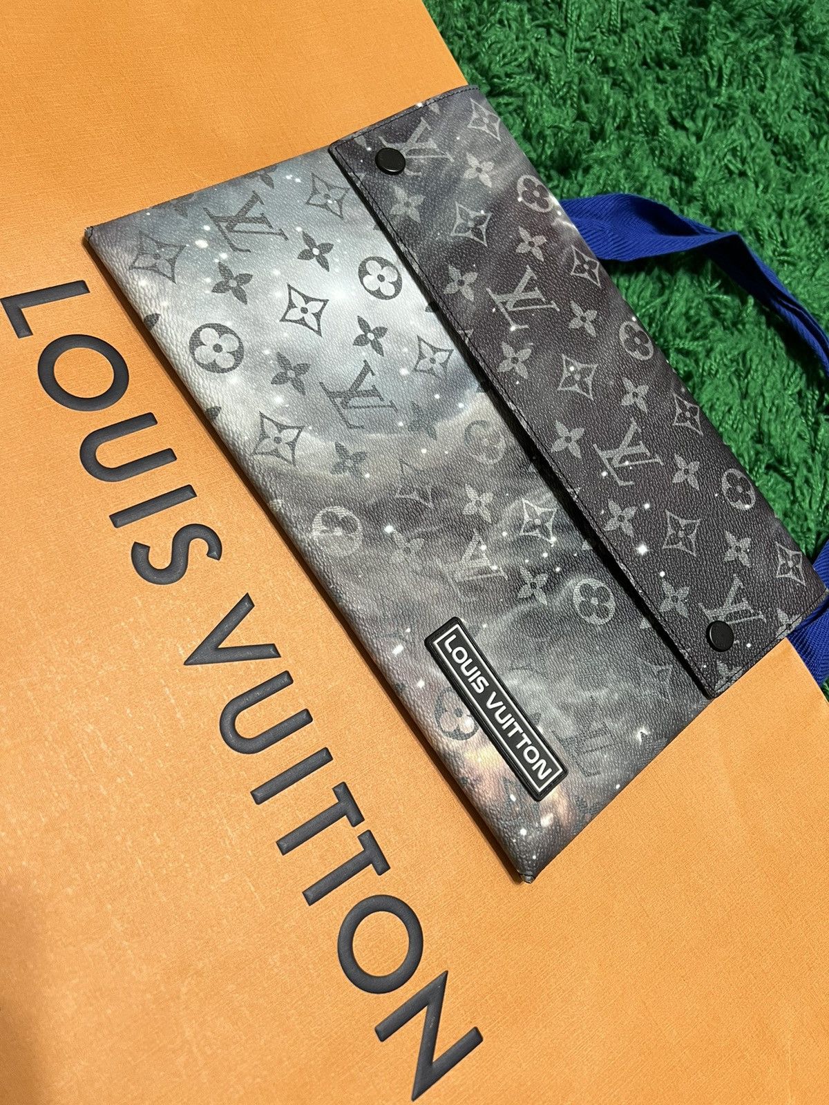 Louis Vuitton Pouchette Monogram Galaxy
